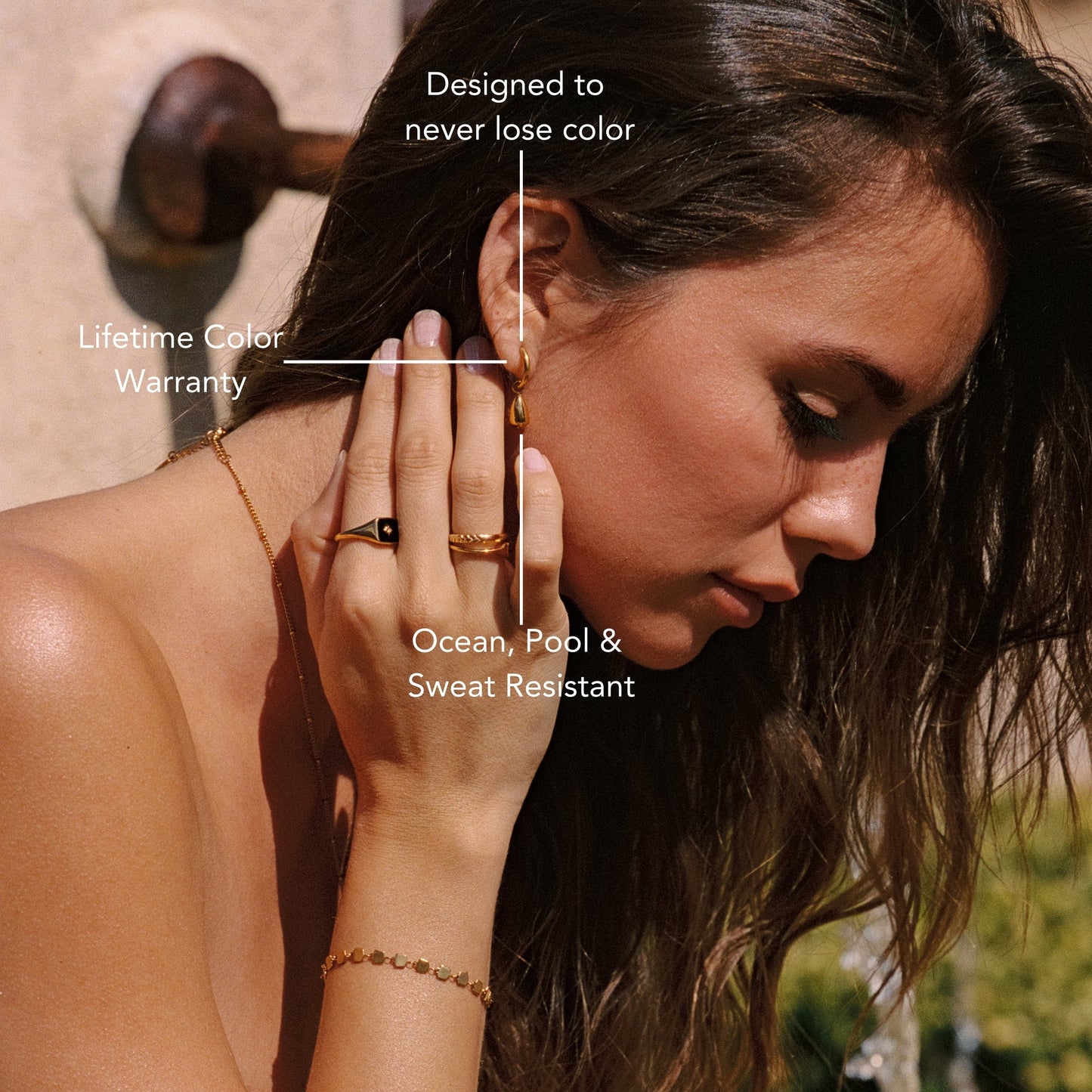 Damen Creolen Gold Tropfenform skulptural wasserdicht hypoallergen