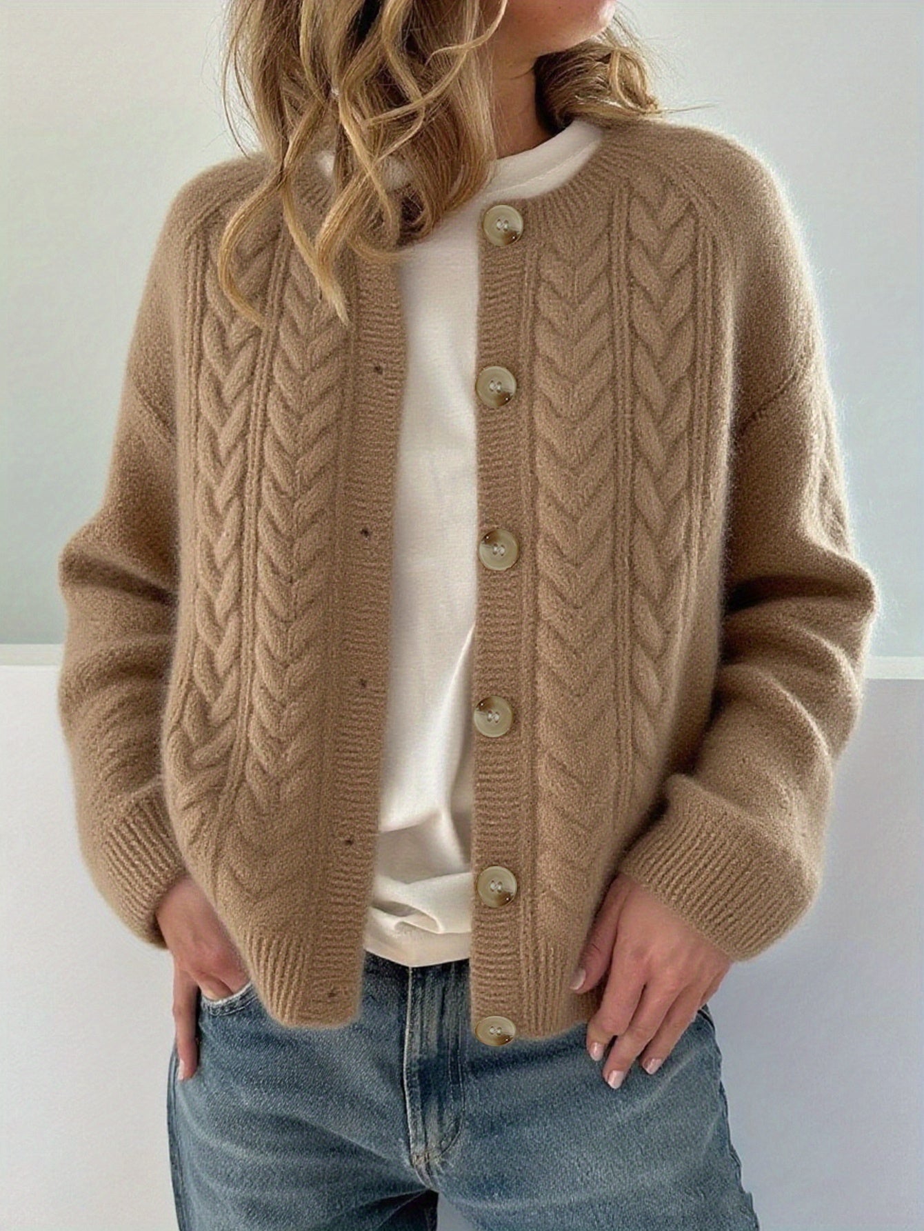 Dwina™ Strickjacke mit Knöpfen und Zopfmuster