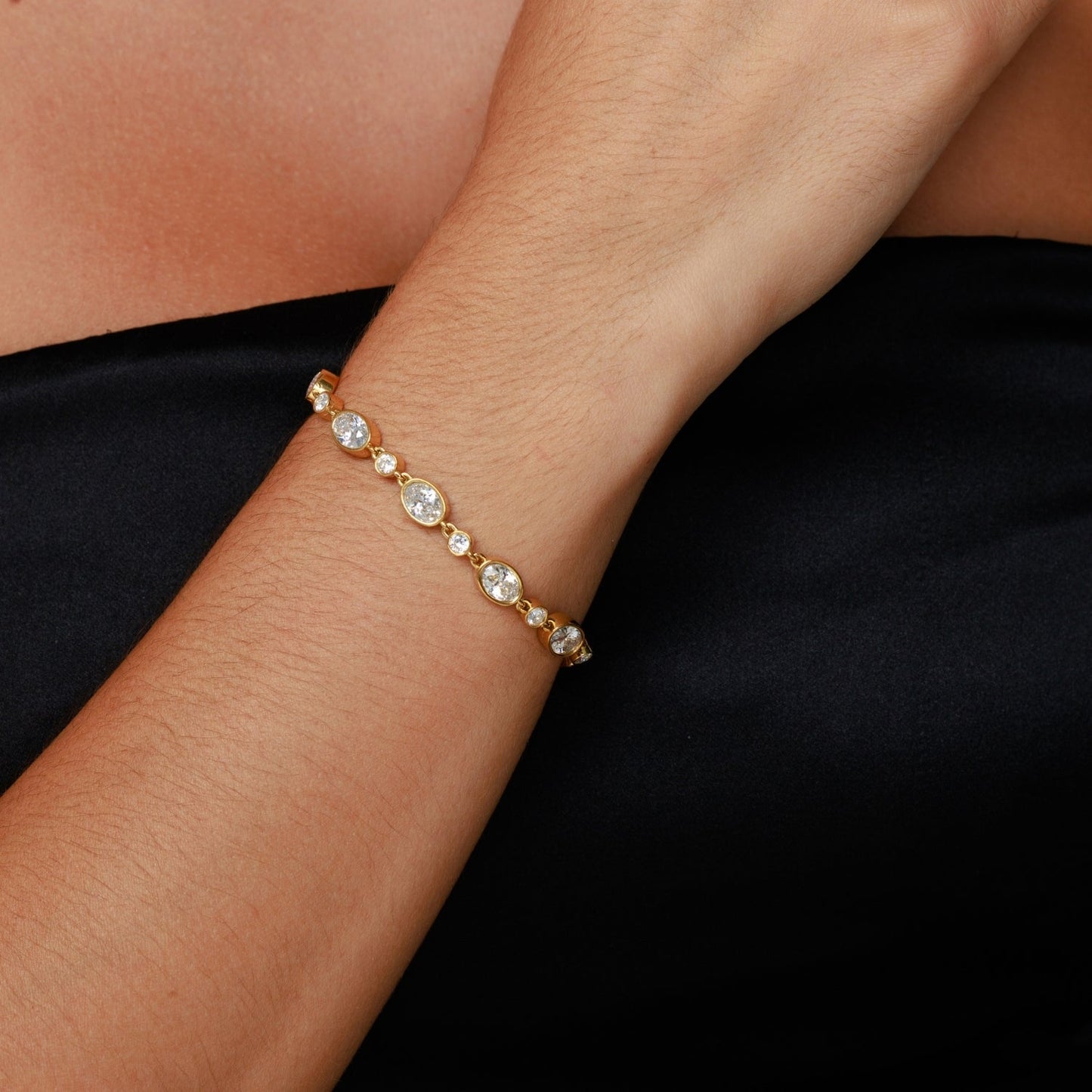 Damen Armband Gold mit Zirkonsteinen verstellbar wasserfest hypoallergen Station Chain