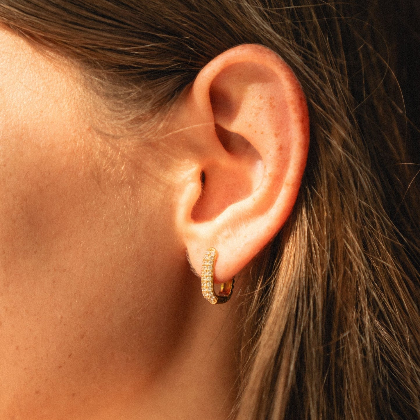 Damen Huggie Creolen Gold Zirkonia wasserdicht hypoallergen glänzend