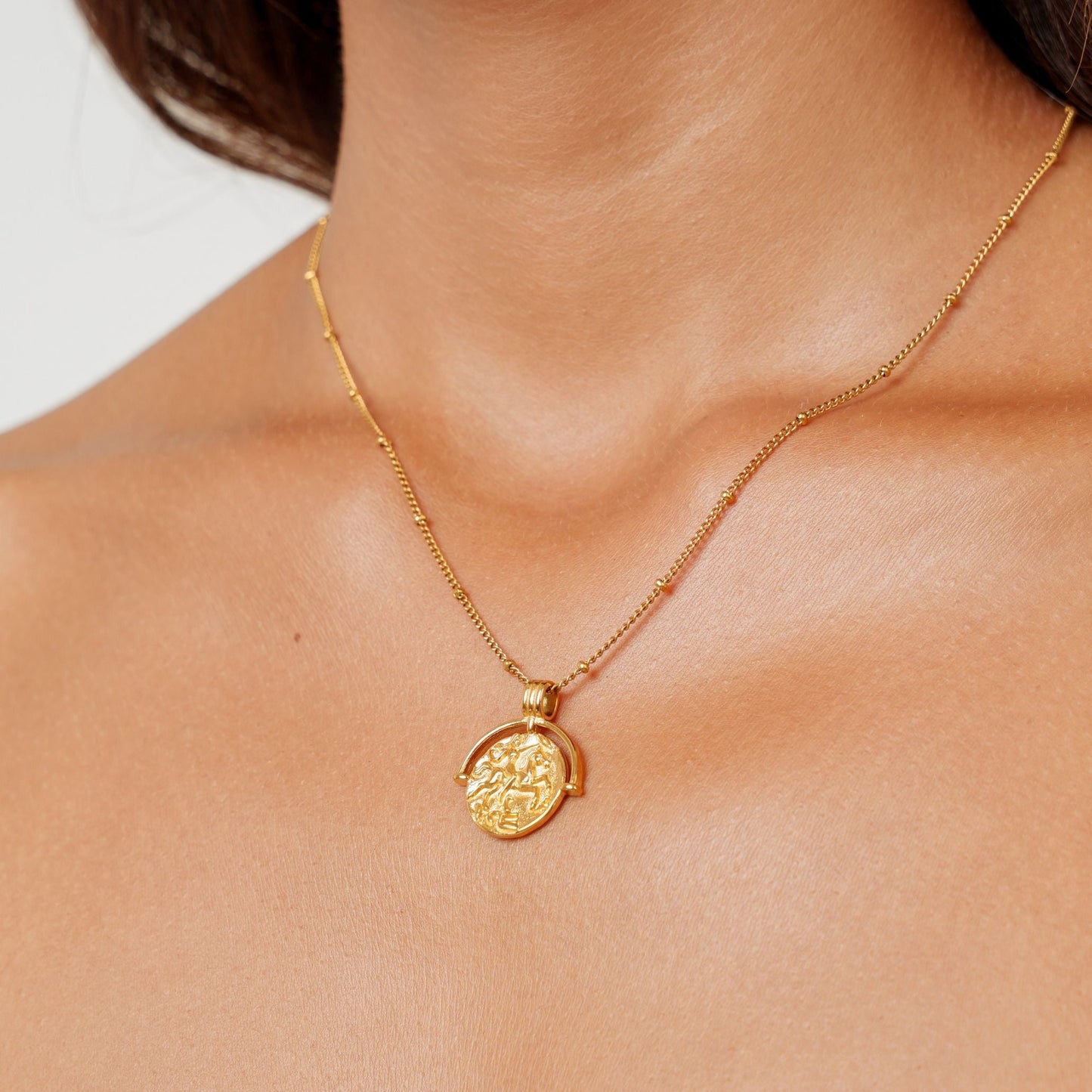 Damen Göttinnen Kette Gold mit Athena Anhänger wasserfest Edelstahl