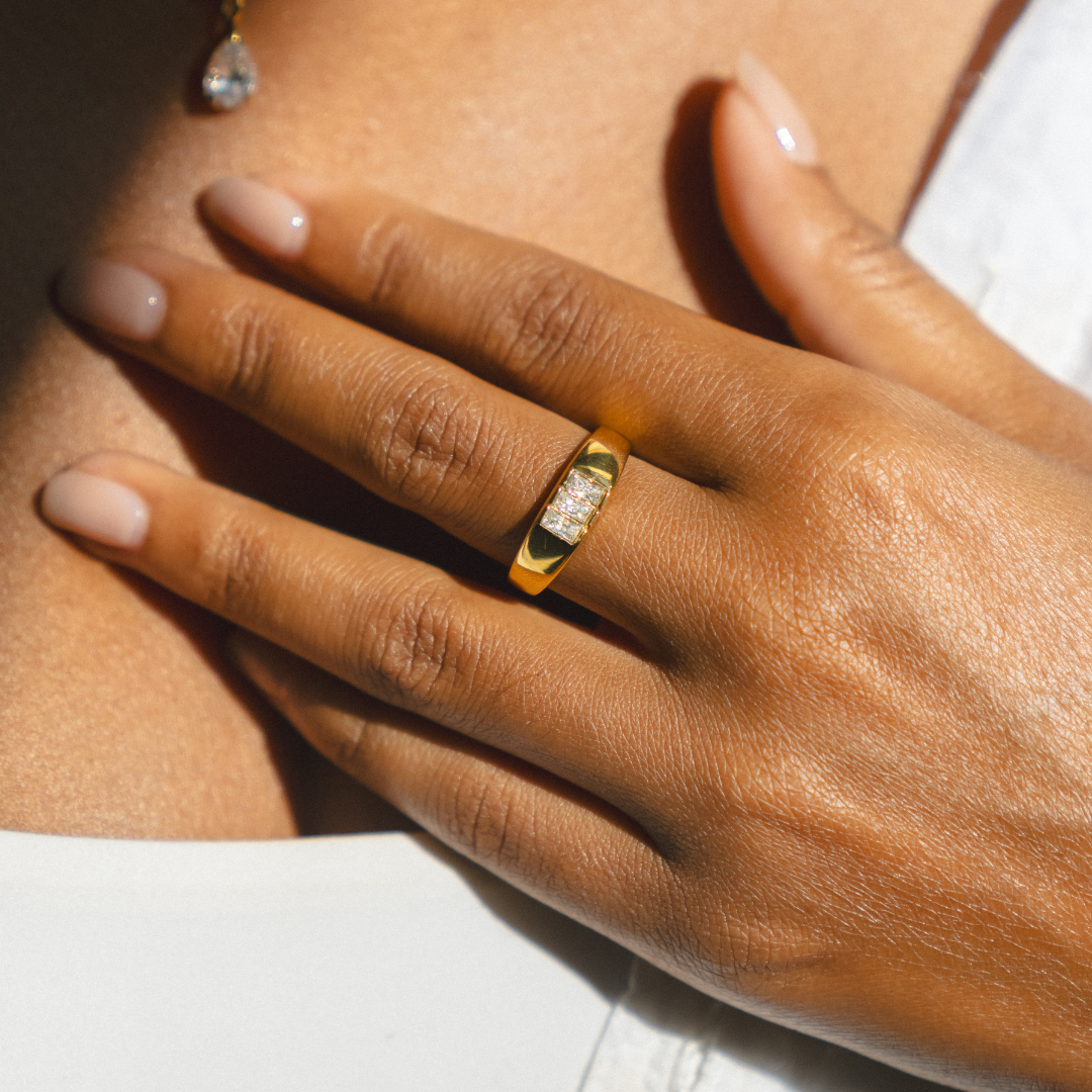 Damen Signet Ring Gold mit weißen Baguette-Steinen, wasserdicht und hypoallergen