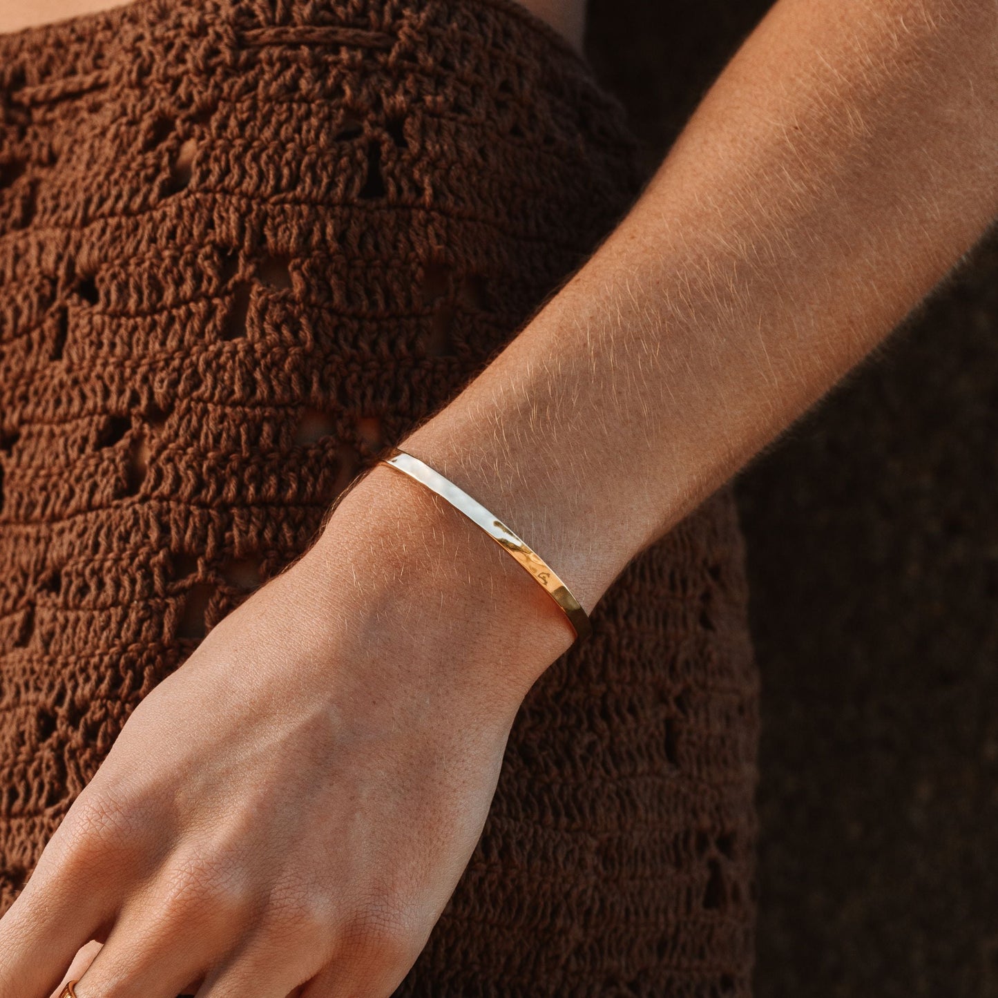 Damen Armreif Gold gehämmert verstellbar wasserfest hypoallergen Edelstahl