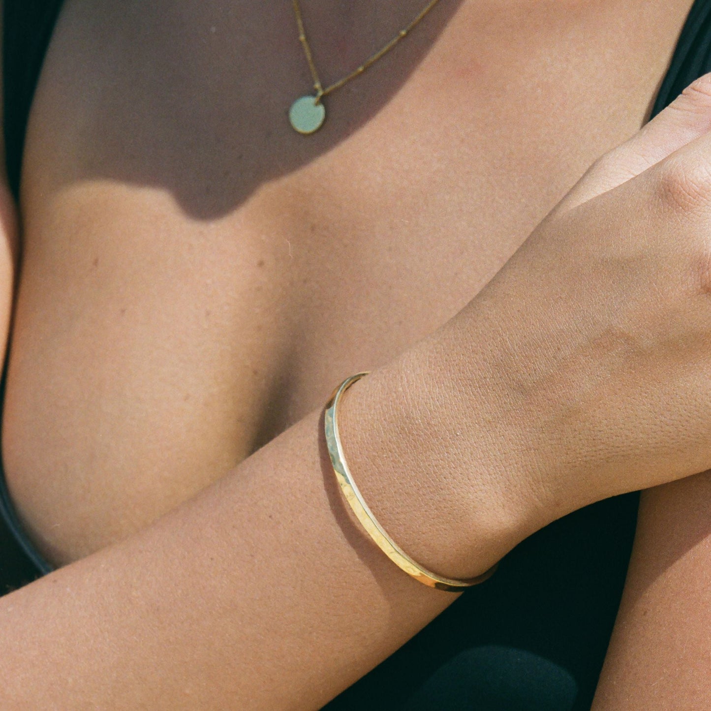 Damen Armreif Gold gehämmert verstellbar wasserfest hypoallergen Edelstahl