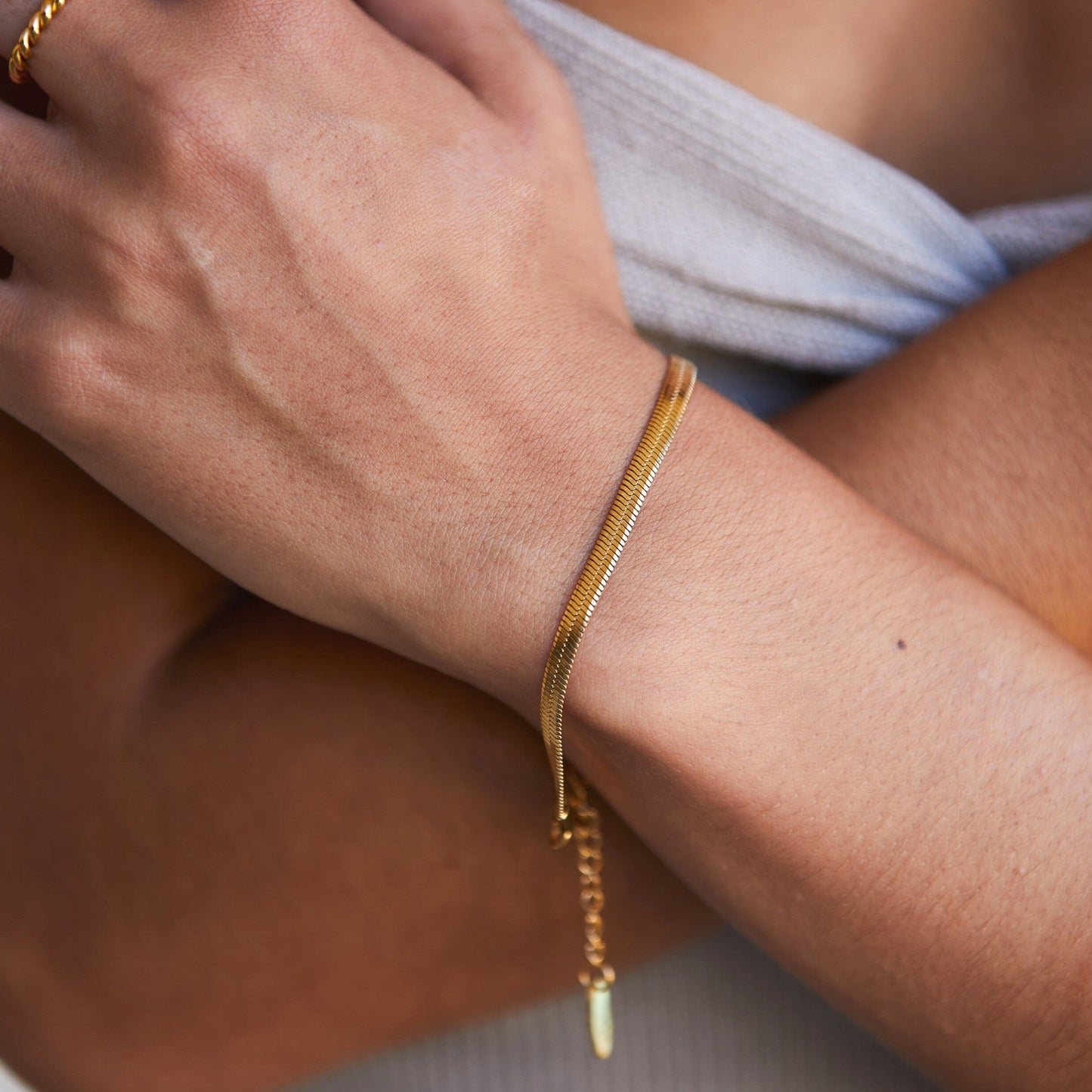 Damen Herringbone Armband Gold verstellbar wasserfest hypoallergen Edelstahl 4 mm