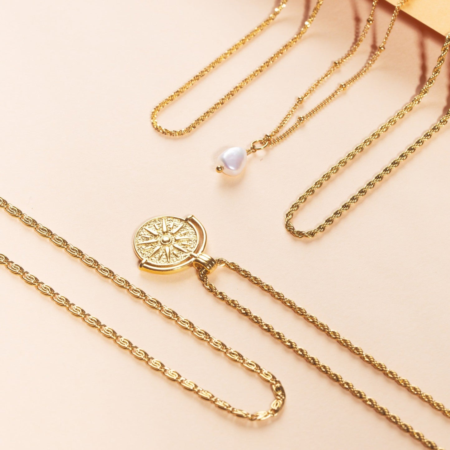 Damen Sonnen Halskette Gold Rope Chain wasserfest hypoallergen Anhänger