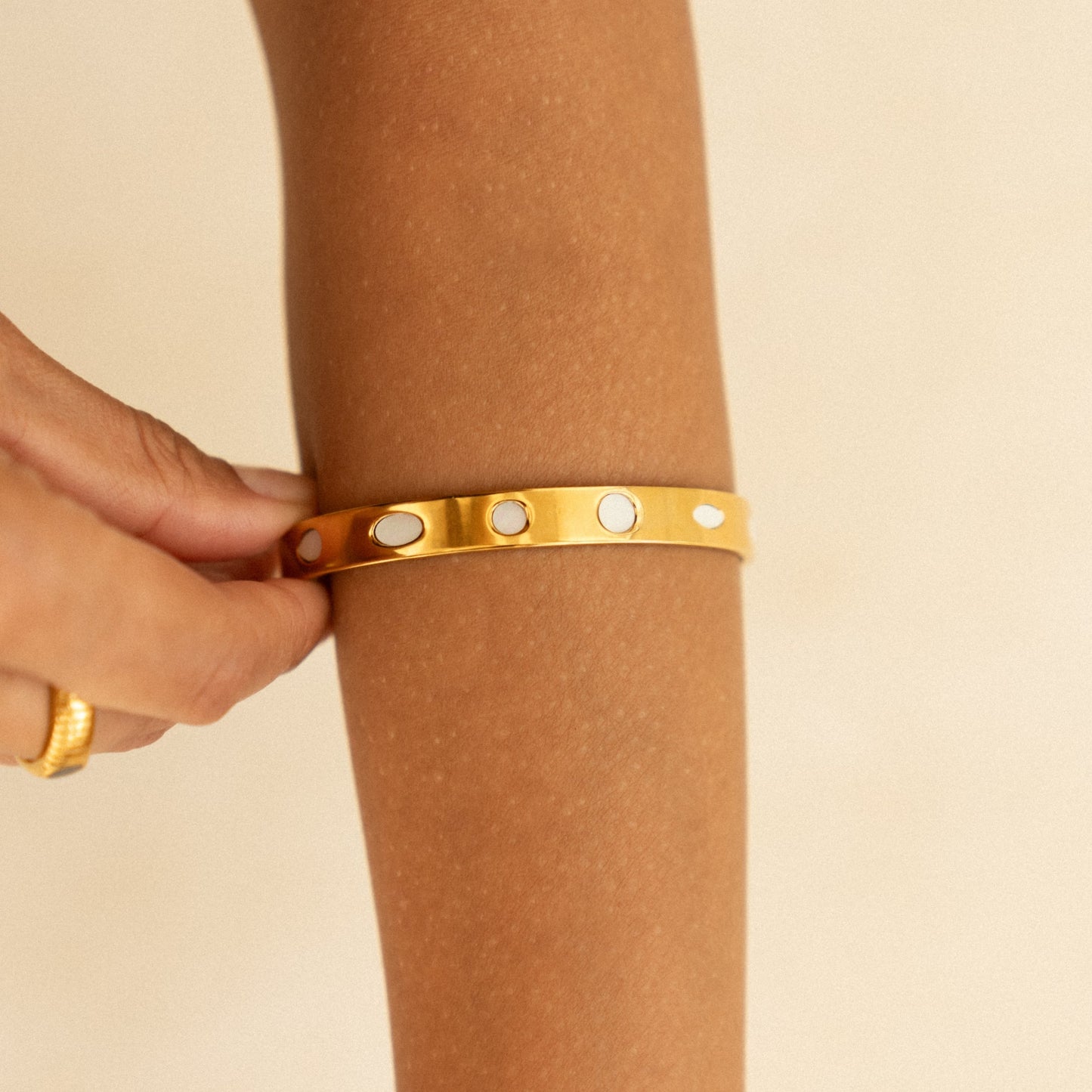 Damen Armreif gold Perlmutt Edelstahl wasserfest hypoallergen