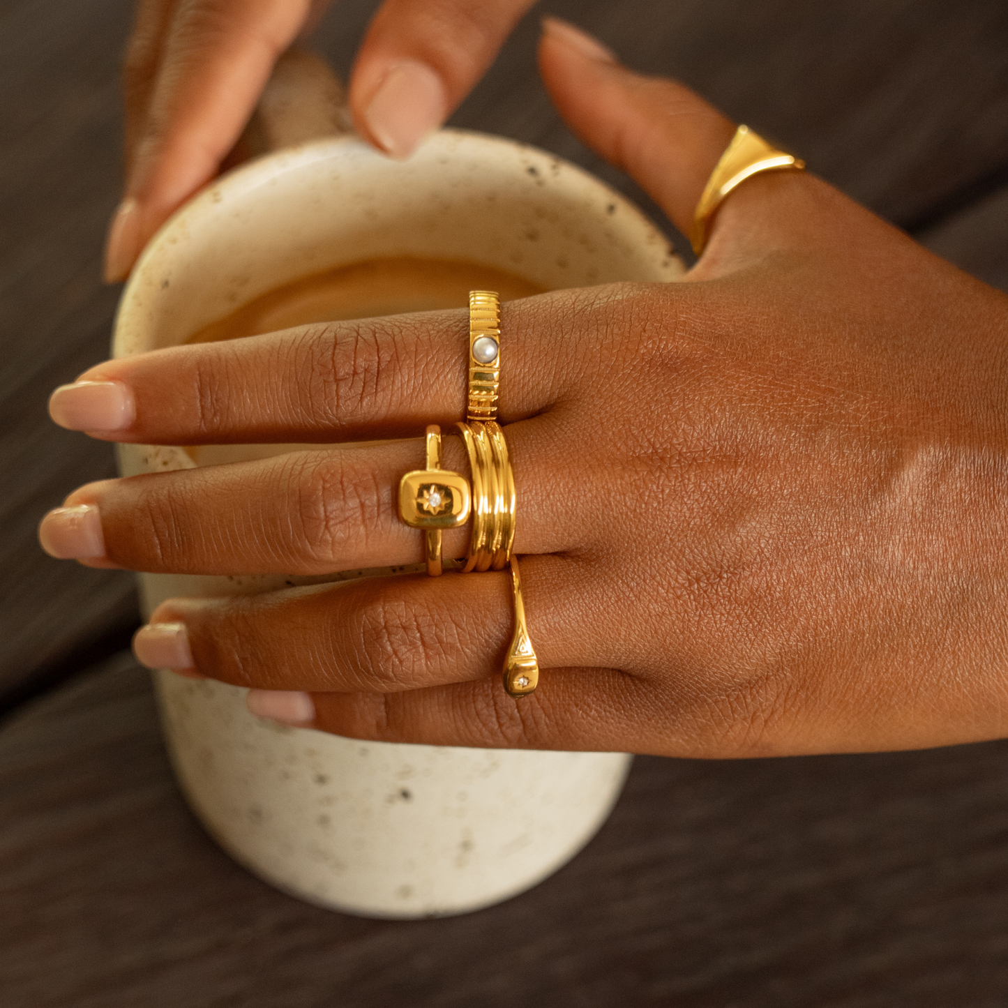 Damen Ring Gold Sternenmotiv weißer Schmuckstein wasserfest