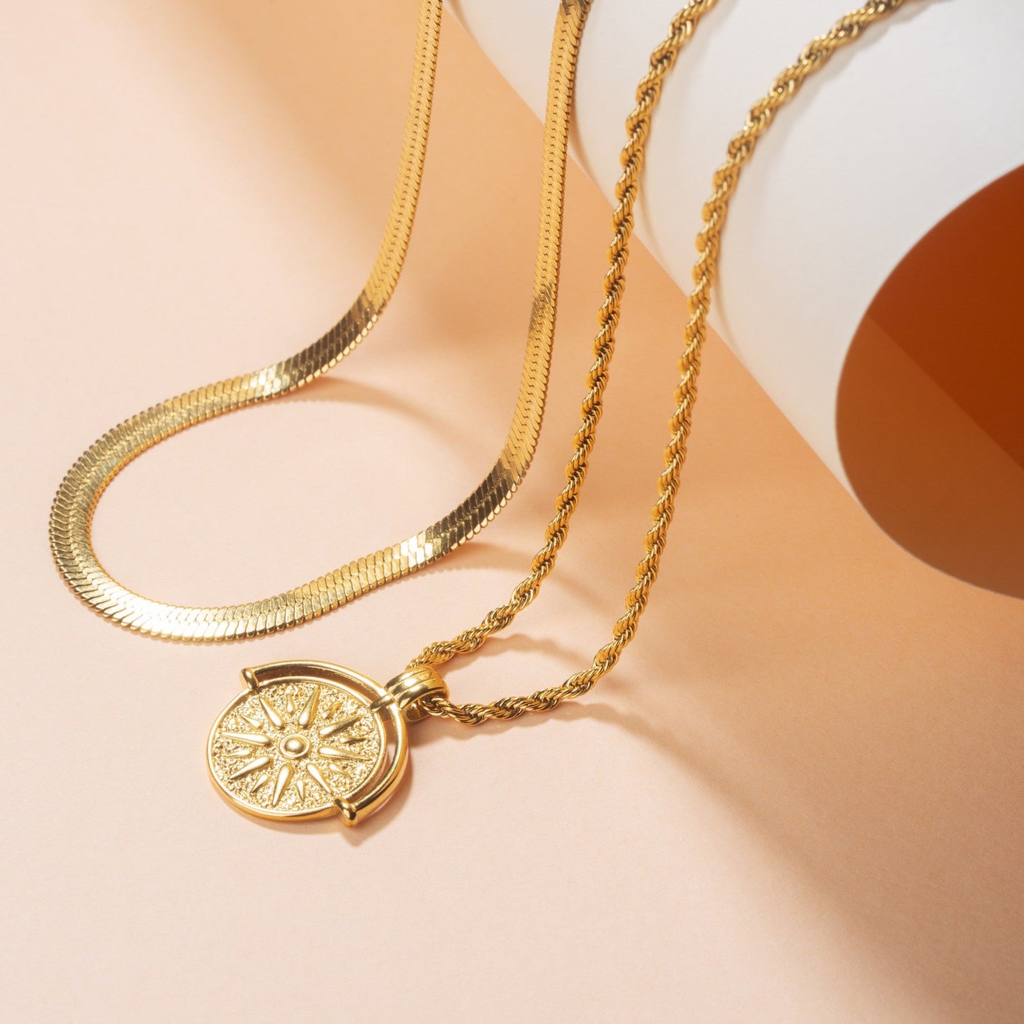 Damen Schmuckset Gold Herringbone Choker Sonnenanhänger Halskette wasserfest 2-teilig
