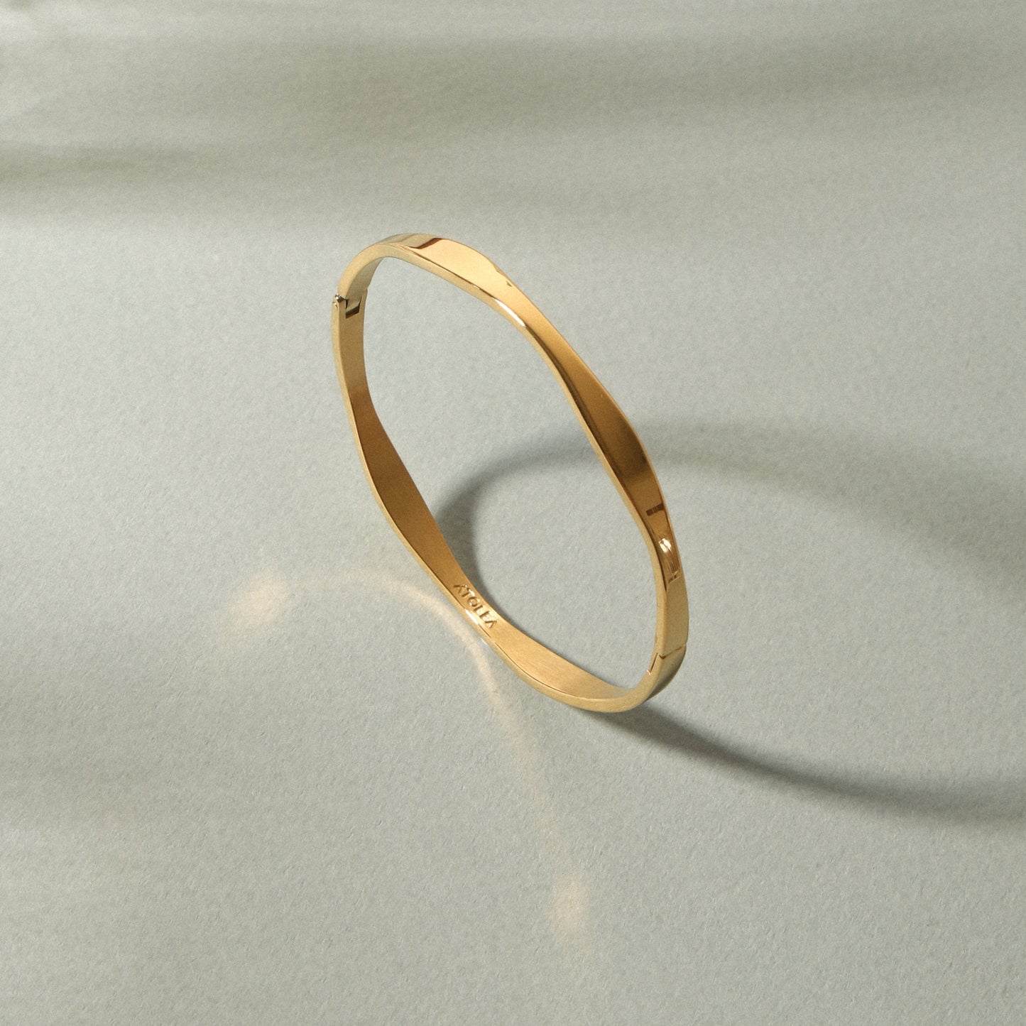 Damen Armreif Gold Wellenform wasserdicht hypoallergen Edelstahl PVD