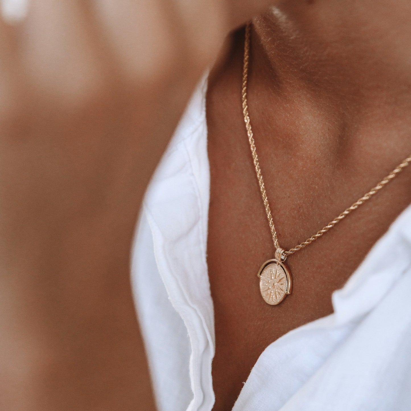Damen Sonnen Halskette Gold Rope Chain wasserfest hypoallergen Anhänger