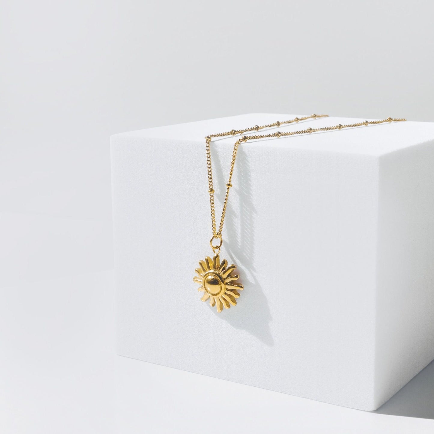 Damen Halskette Sonne Anhänger Gold wasserdicht hypoallergen