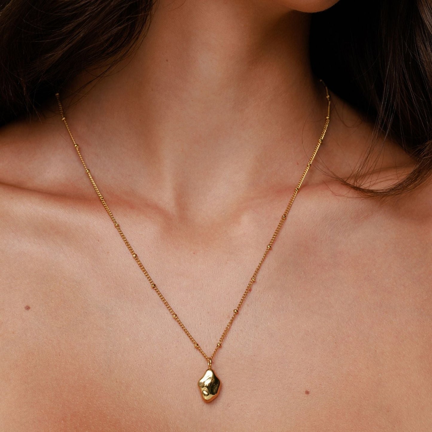Damen Gold Halskette wasserfest mit Nugget Anhänger Beaded Chain