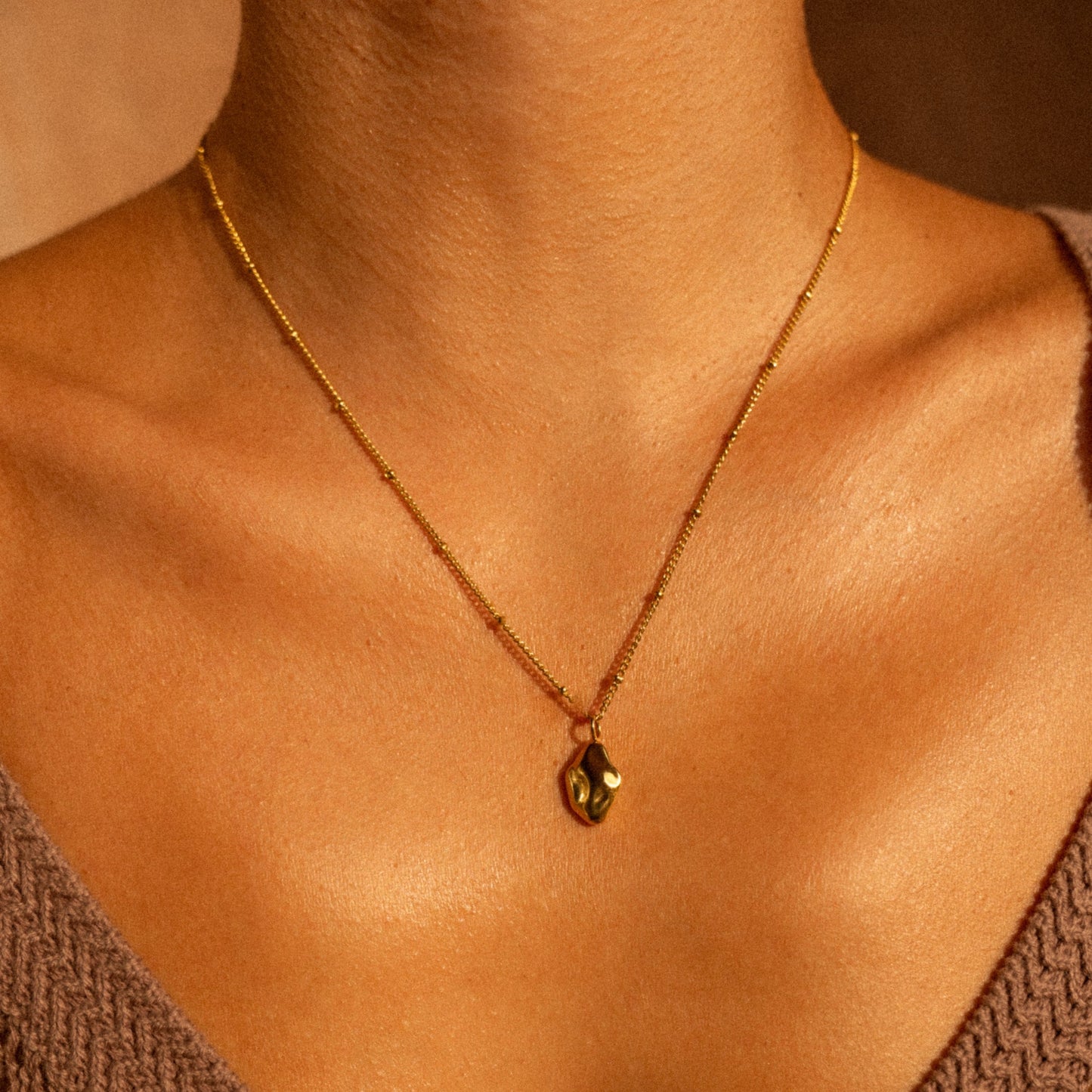 Damen Gold Halskette wasserfest mit Nugget Anhänger Beaded Chain