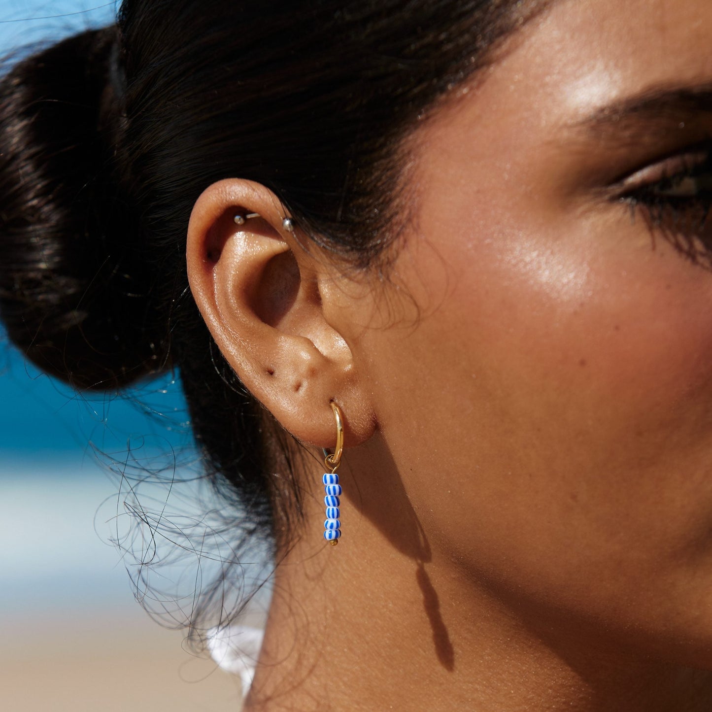 Damen Creolen Gold Blau mit Perlen wasserfest hypoallergen Edelstahl