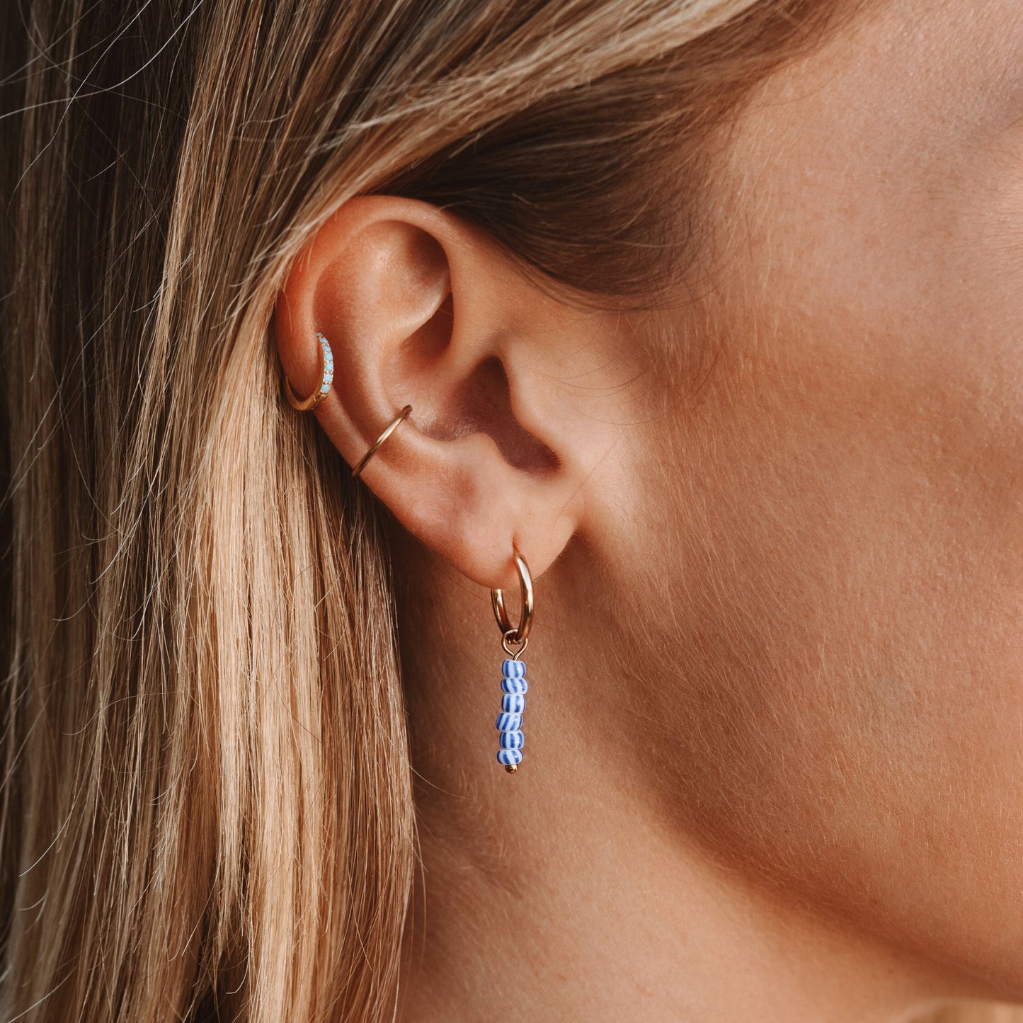 Damen Creolen Gold Blau mit Perlen wasserfest hypoallergen Edelstahl
