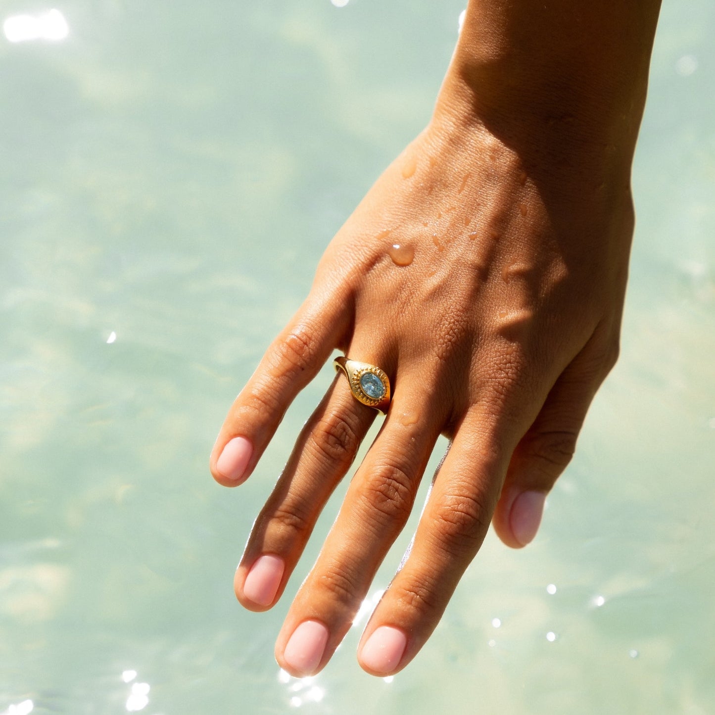 Damen Ring goldfarben mit Zirkon, Sunburst-Design, wasserfest, hypoallergen