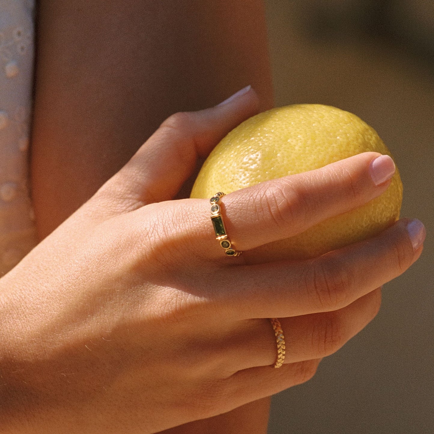 Damen Ring Olivgrün mit grünem Zirkon wasserdicht hypoallergen