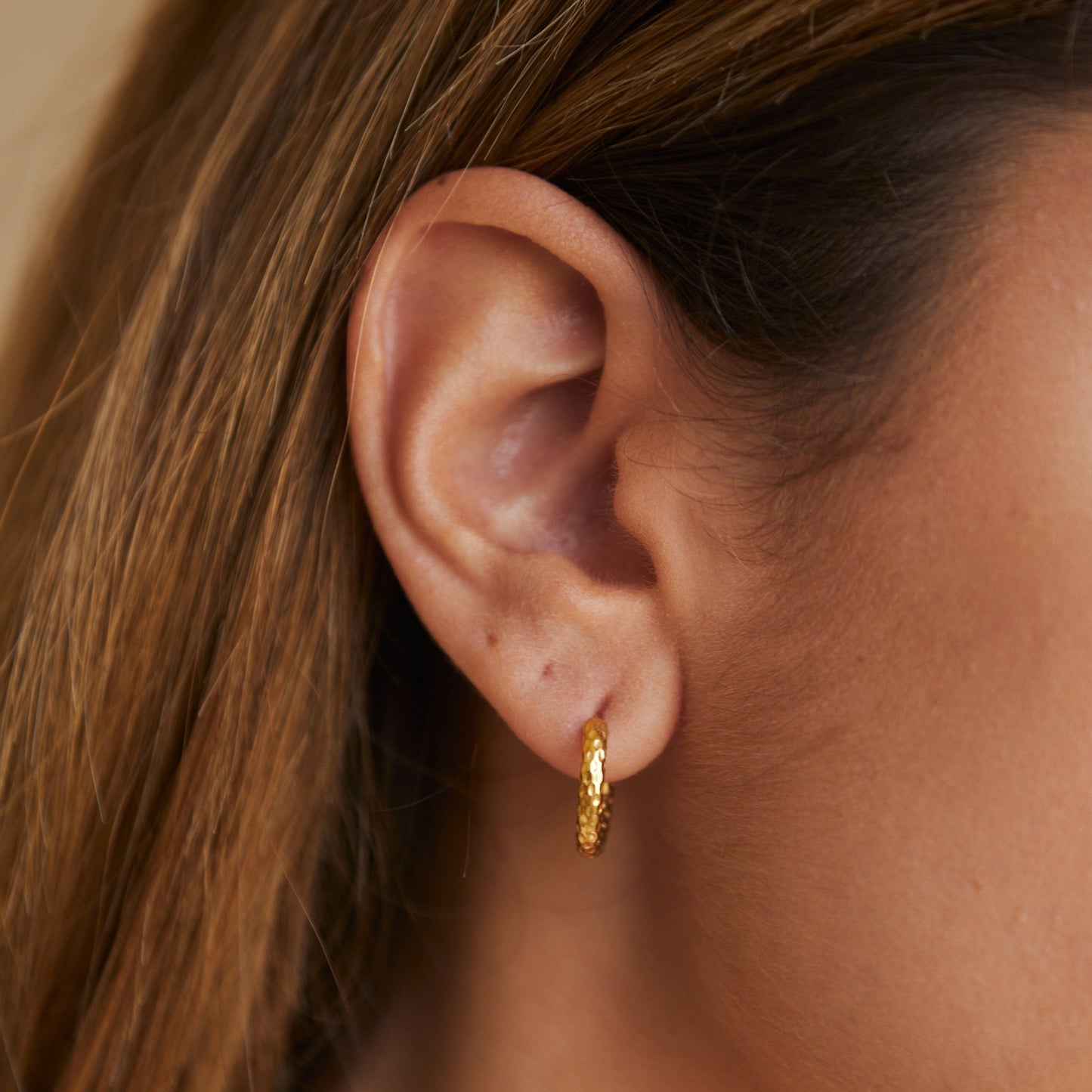 Damen gehämmerte Creolen gold Edelstahl wasserfest hypoallergen