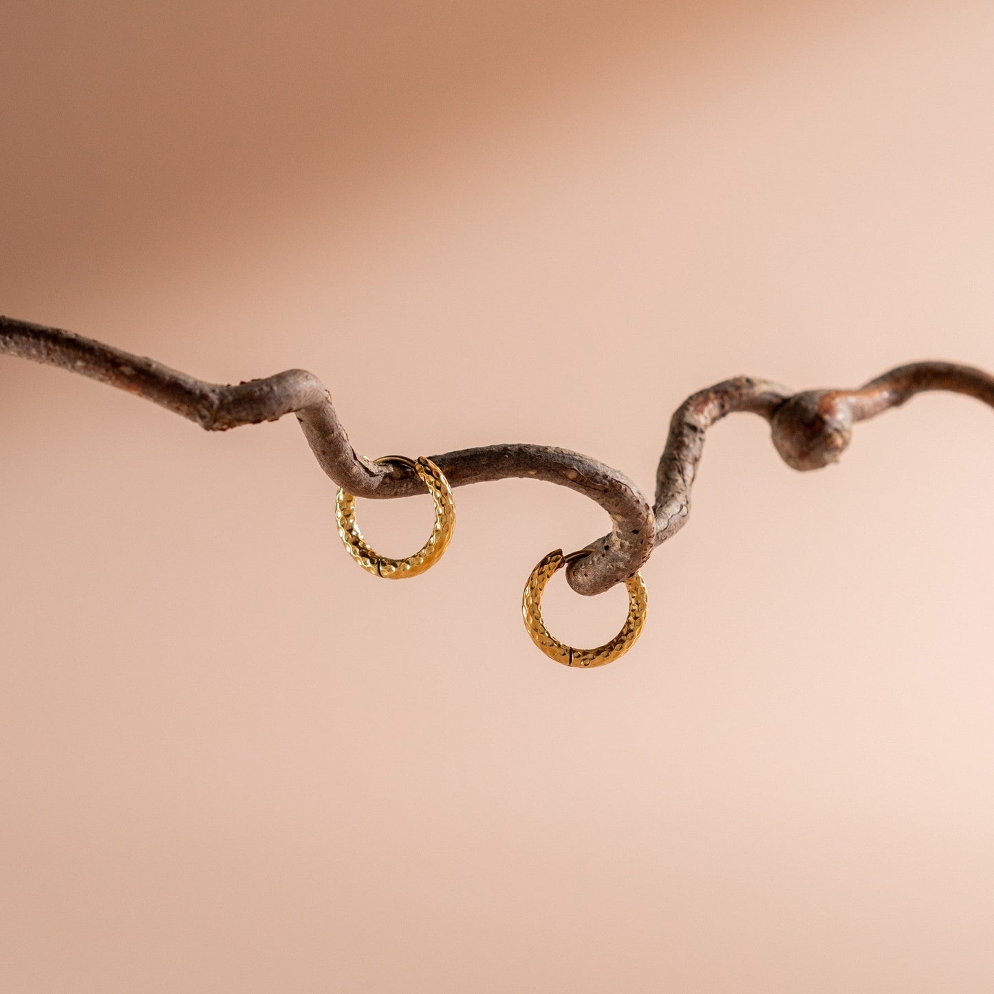 Damen gehämmerte Creolen gold Edelstahl wasserfest hypoallergen