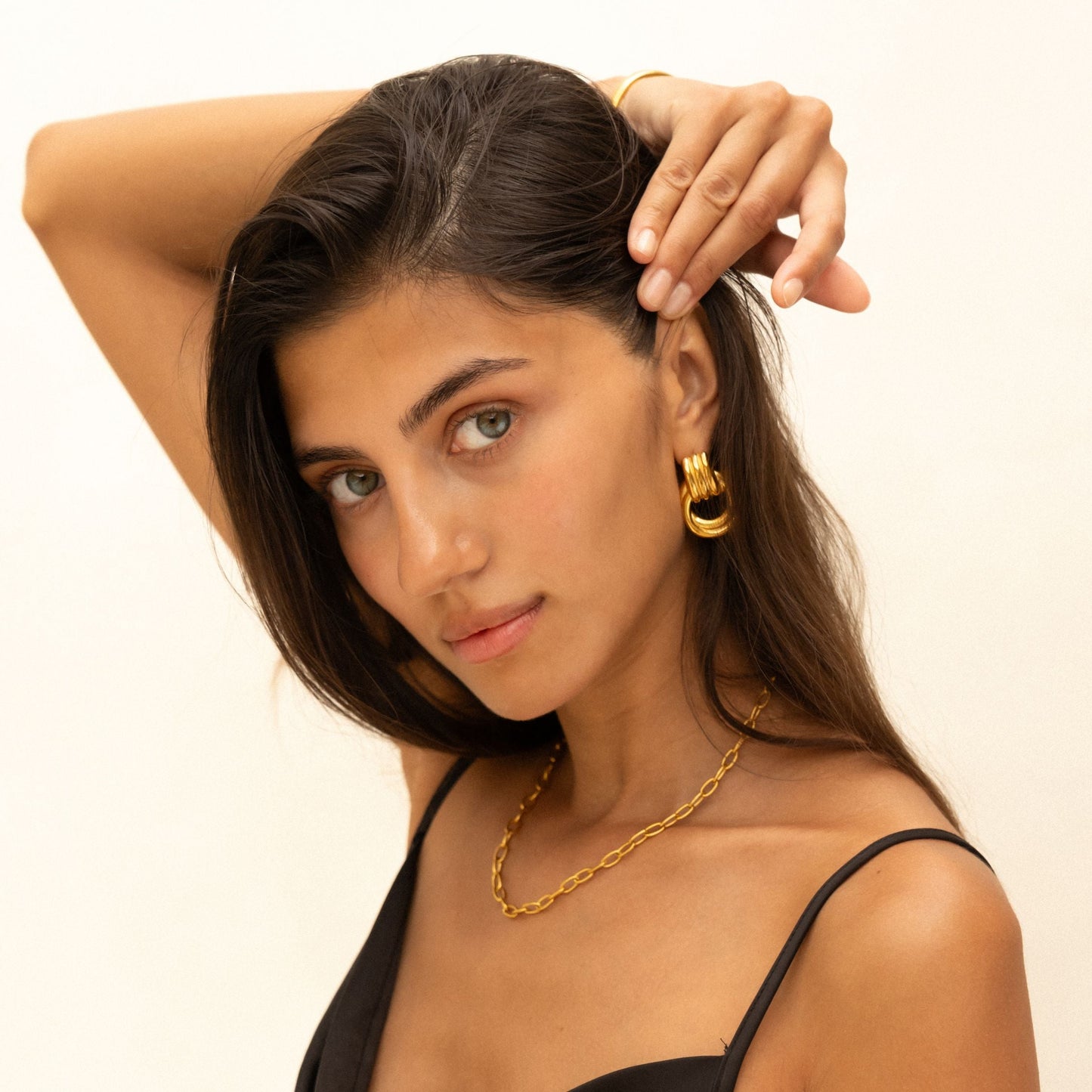 Damen Creolen Gold chunky skulptural wasserdicht hypoallergen
