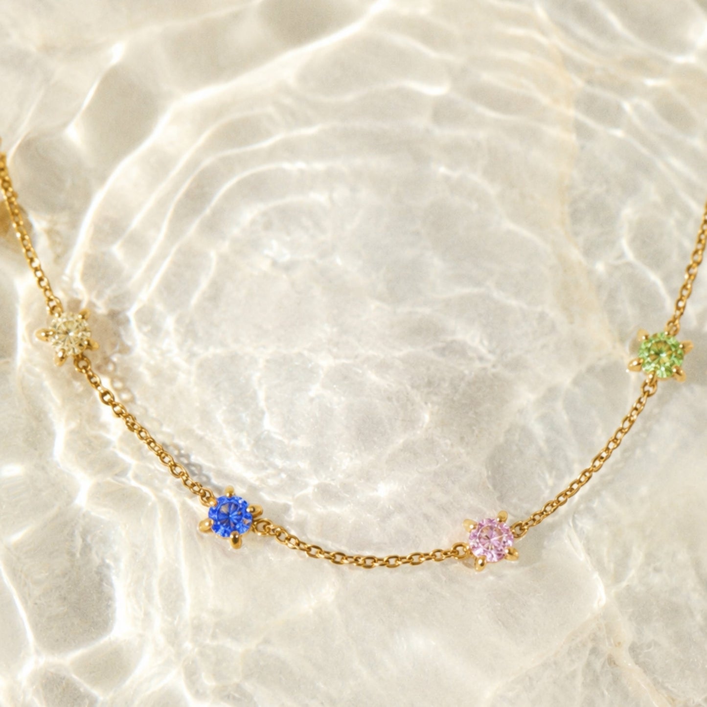 Damen Armband personalisierbar Gold Geburtsstein wasserfest verstellbar bis zu 4 Anhänger