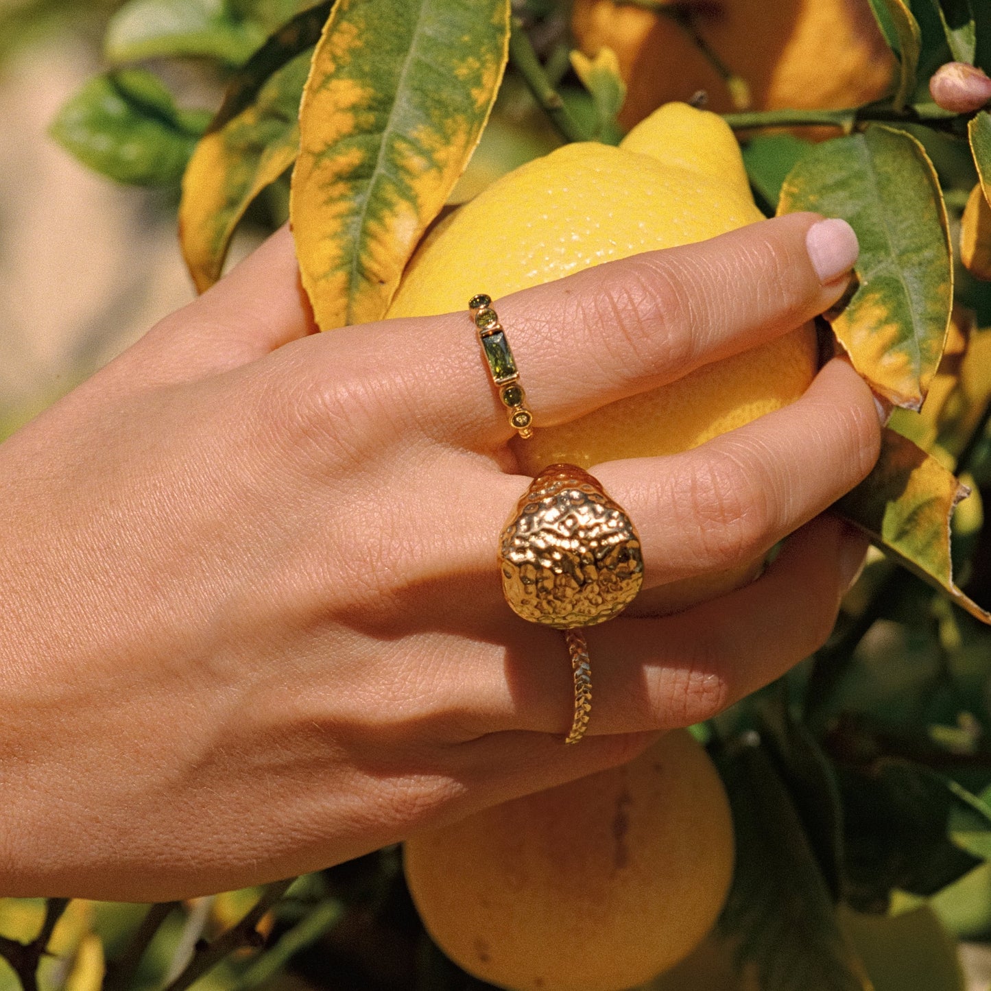 Damen Ring Gold strukturierte Oberfläche Edelstahl wasserfest hypoallergen 18k PVD beschichtet