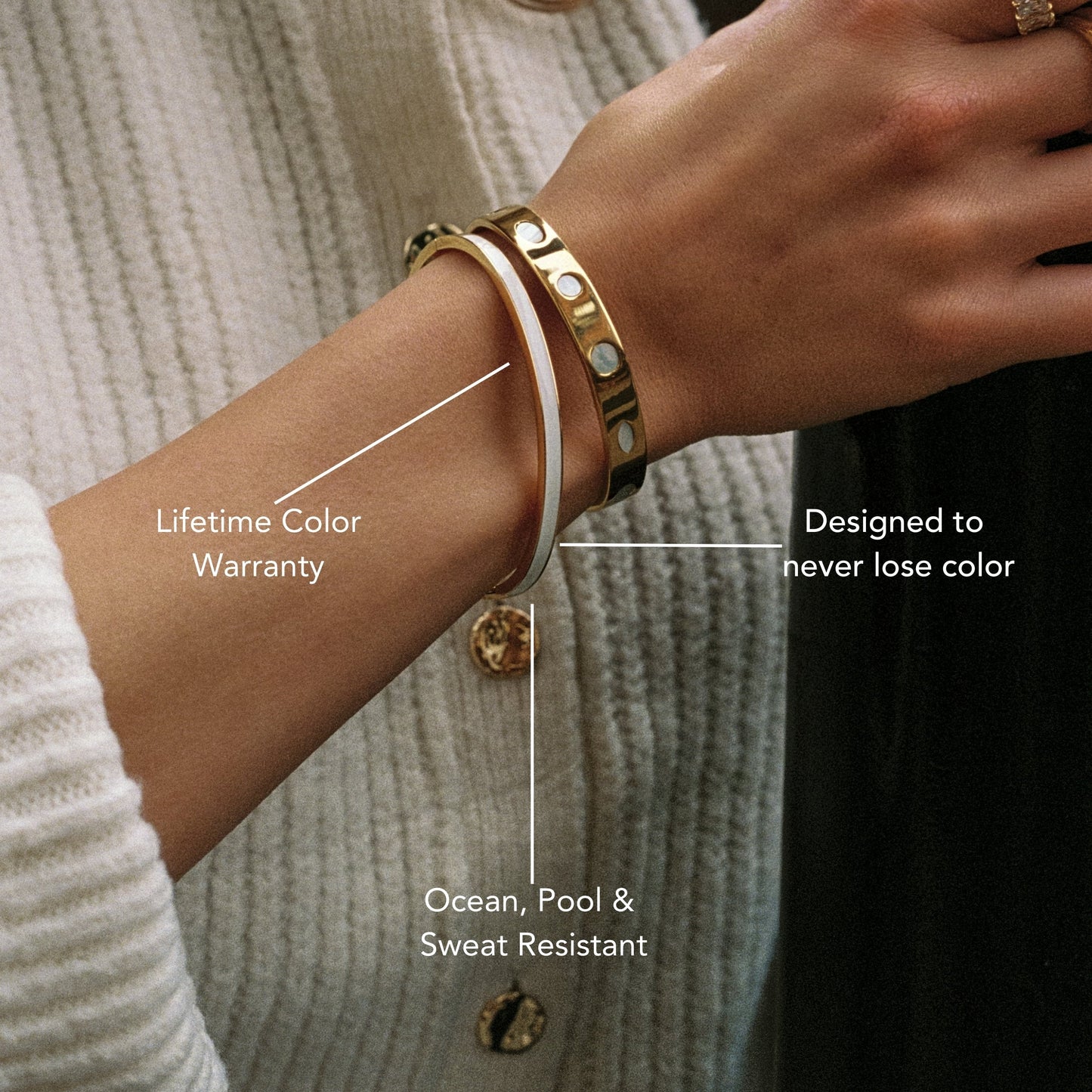 Damen Armreif Gold mit weißer Emaille wasserfest hypoallergen Edelstahl Bangle