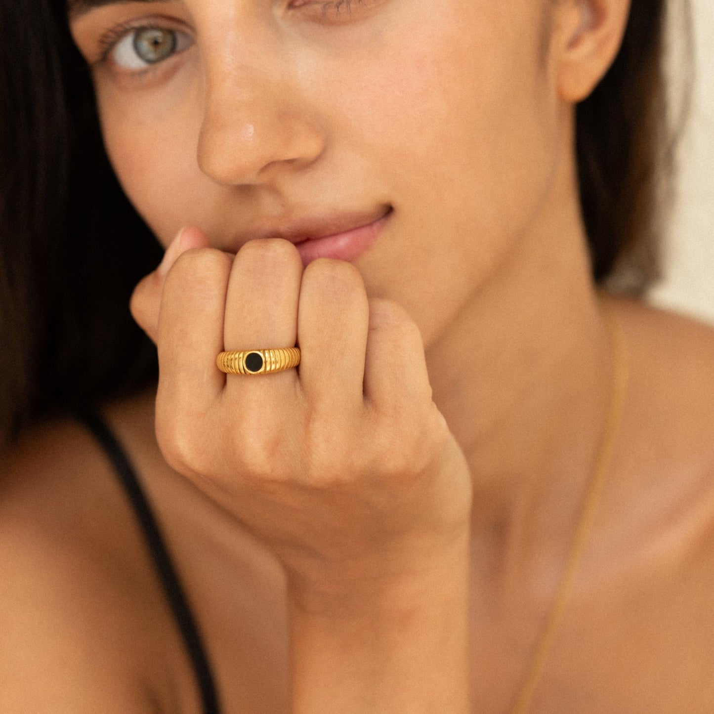 Damen Ring Gold Schwarz mit Onyx, wasserfest, hypoallergen