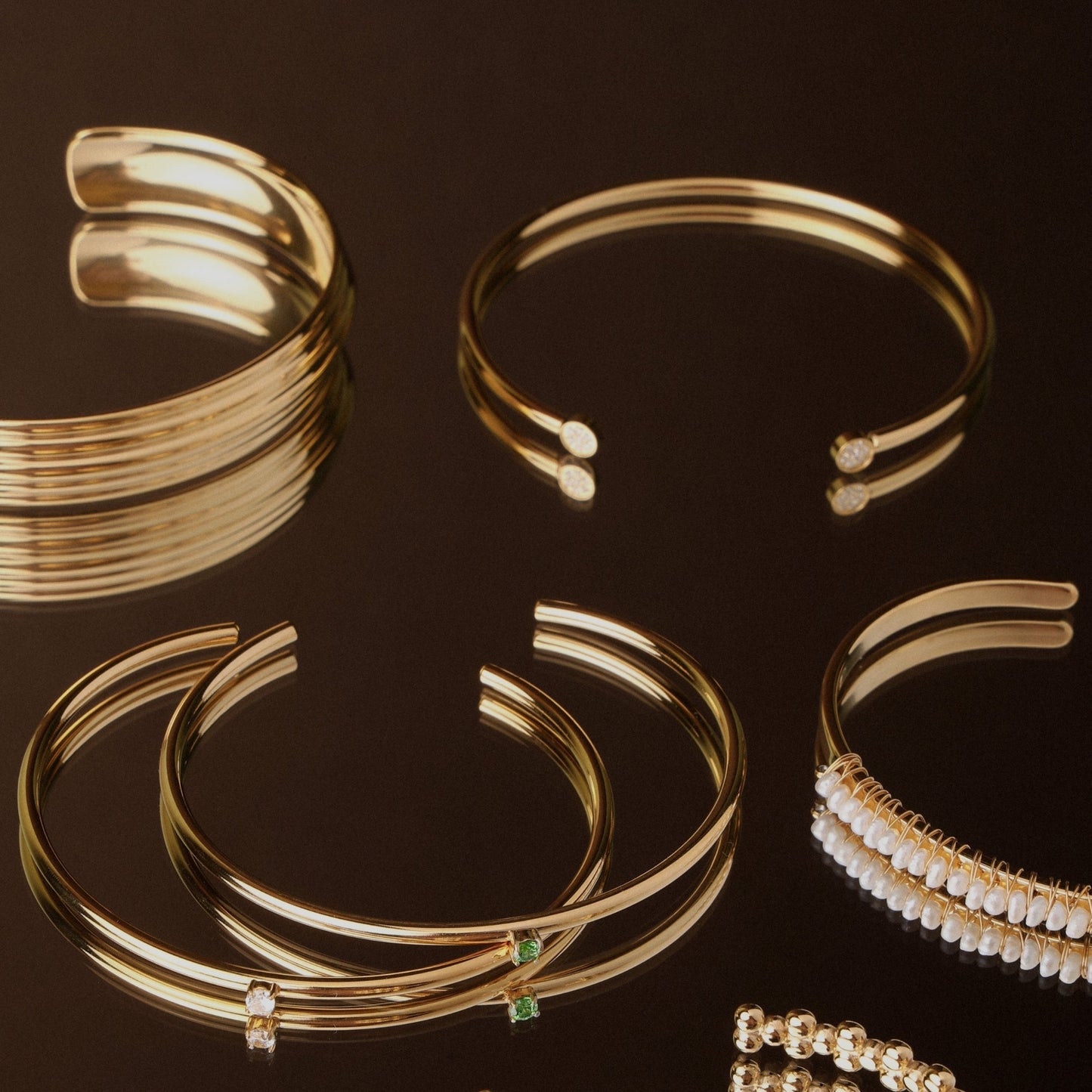 Damen Armreif Gold mit weißen Zirkonsteinen verstellbar wasserfest hypoallergen Edelstahl