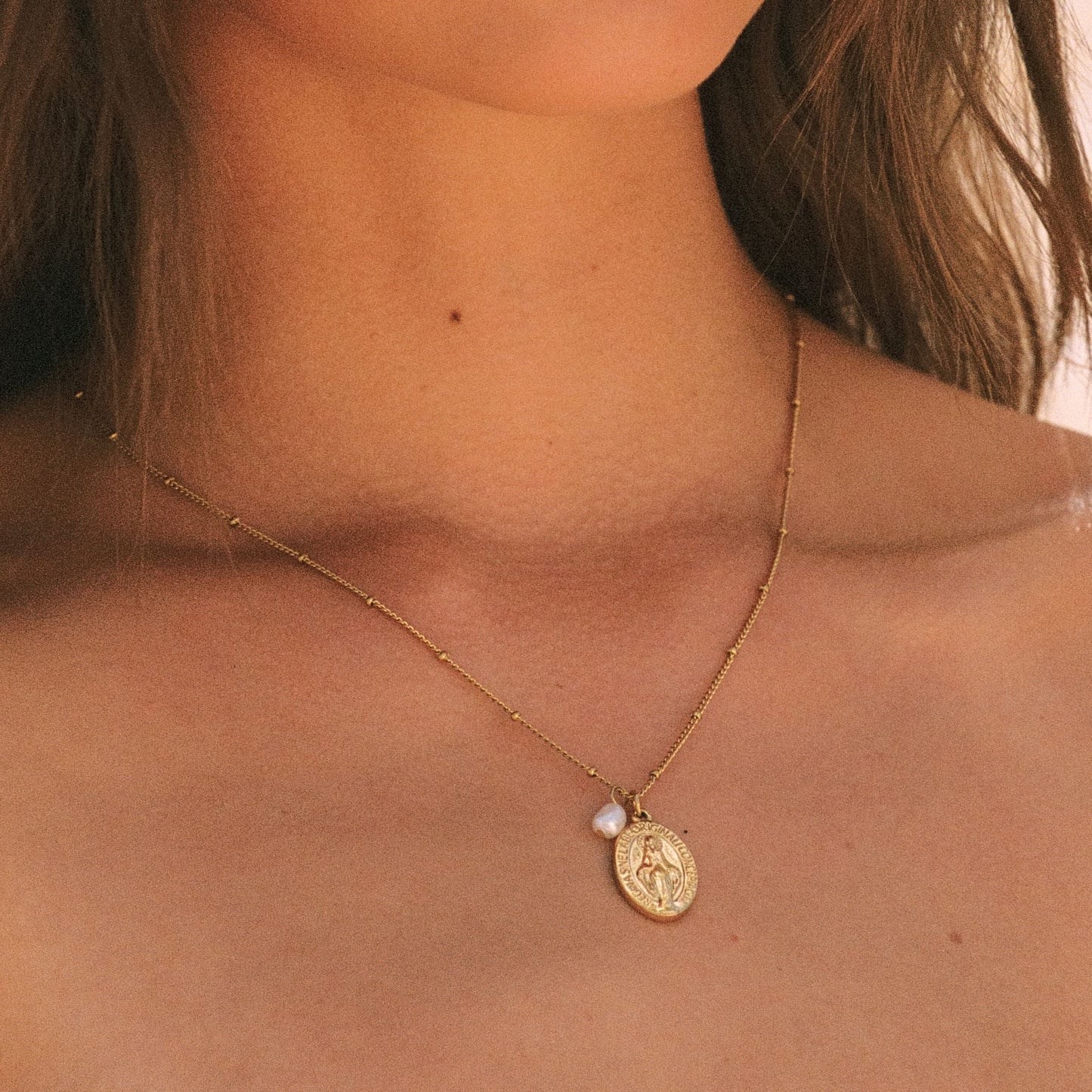 Damen Kreuz Halskette Gold mit Süßwasserperle wasserfest Beaded Chain