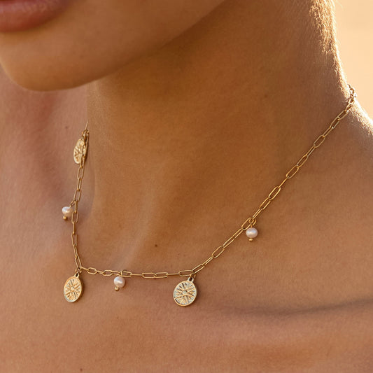 Damen Perlen Choker Gold mit Sonnen Anhängern und Süßwasserperlen wasserfest
