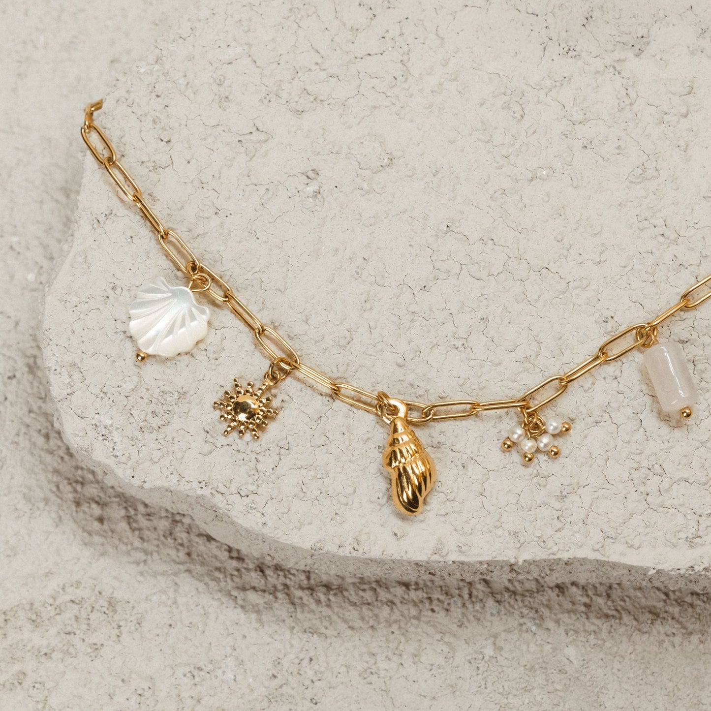 Damen Charm Halskette Gold mit Muschel Sonne Süßwasserperlen und Naturstein