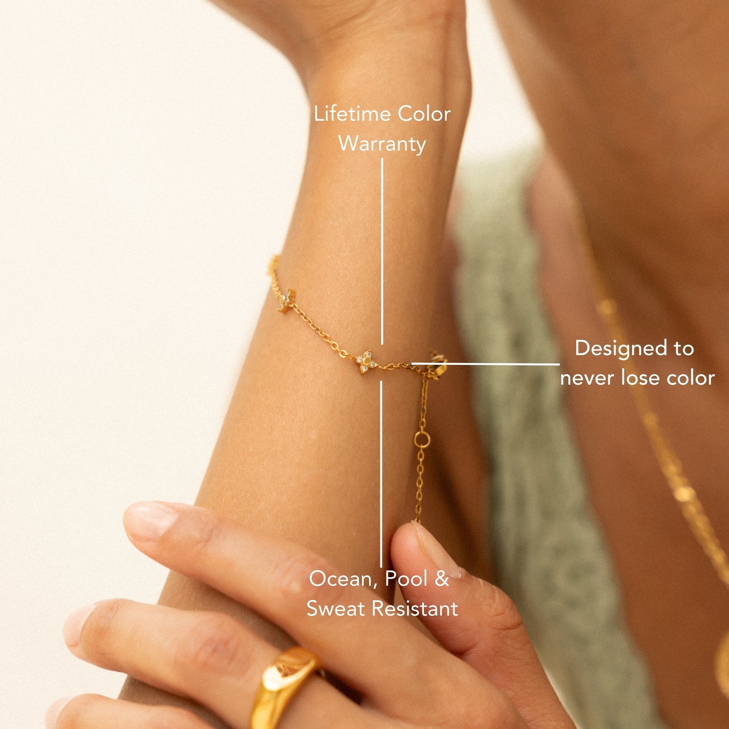 Damen Armband Gold mit Kleeblatt Anhänger und weißem Zirkon wasserfest hypoallergen