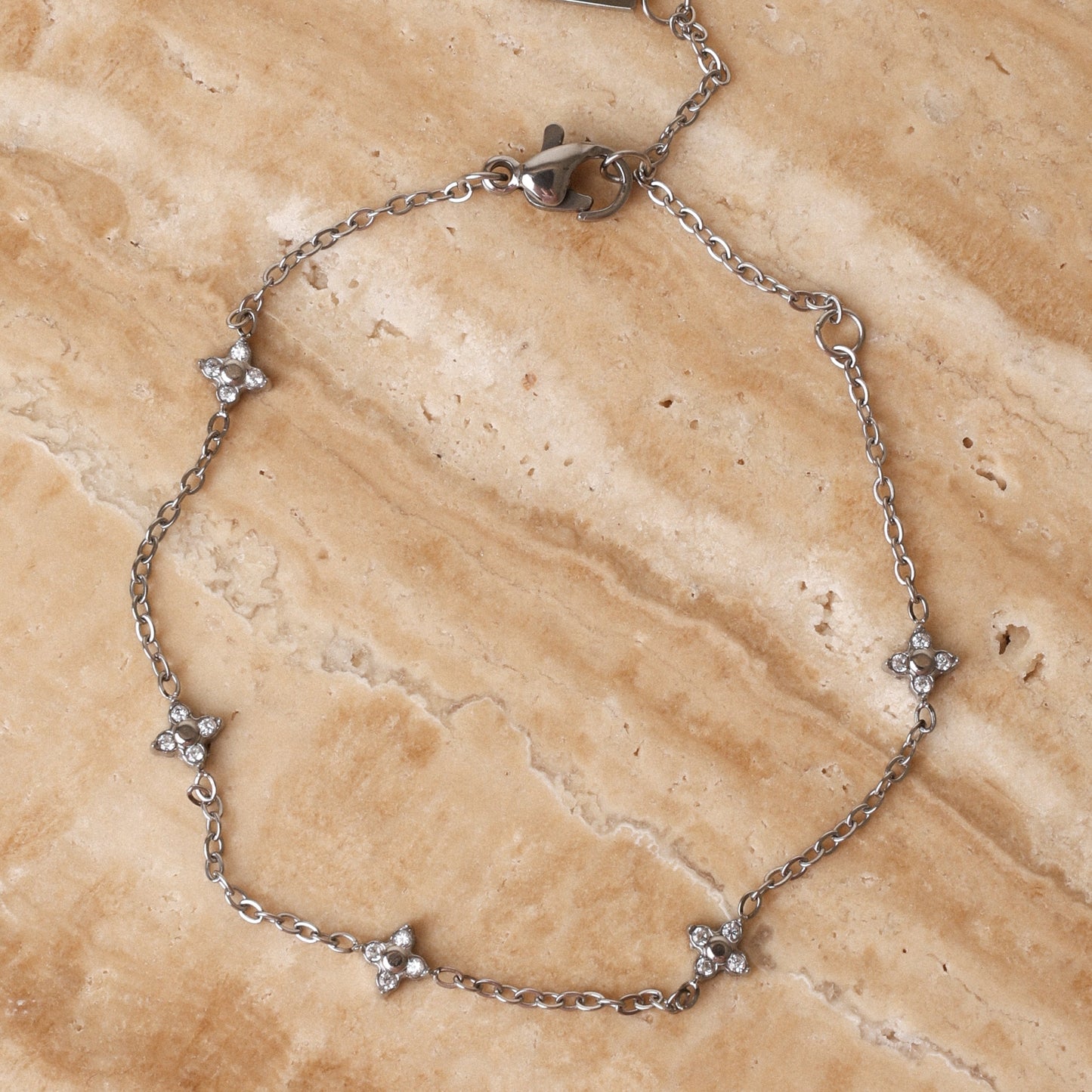 Damen Armband Gold mit Kleeblatt Anhänger und weißem Zirkon wasserfest hypoallergen