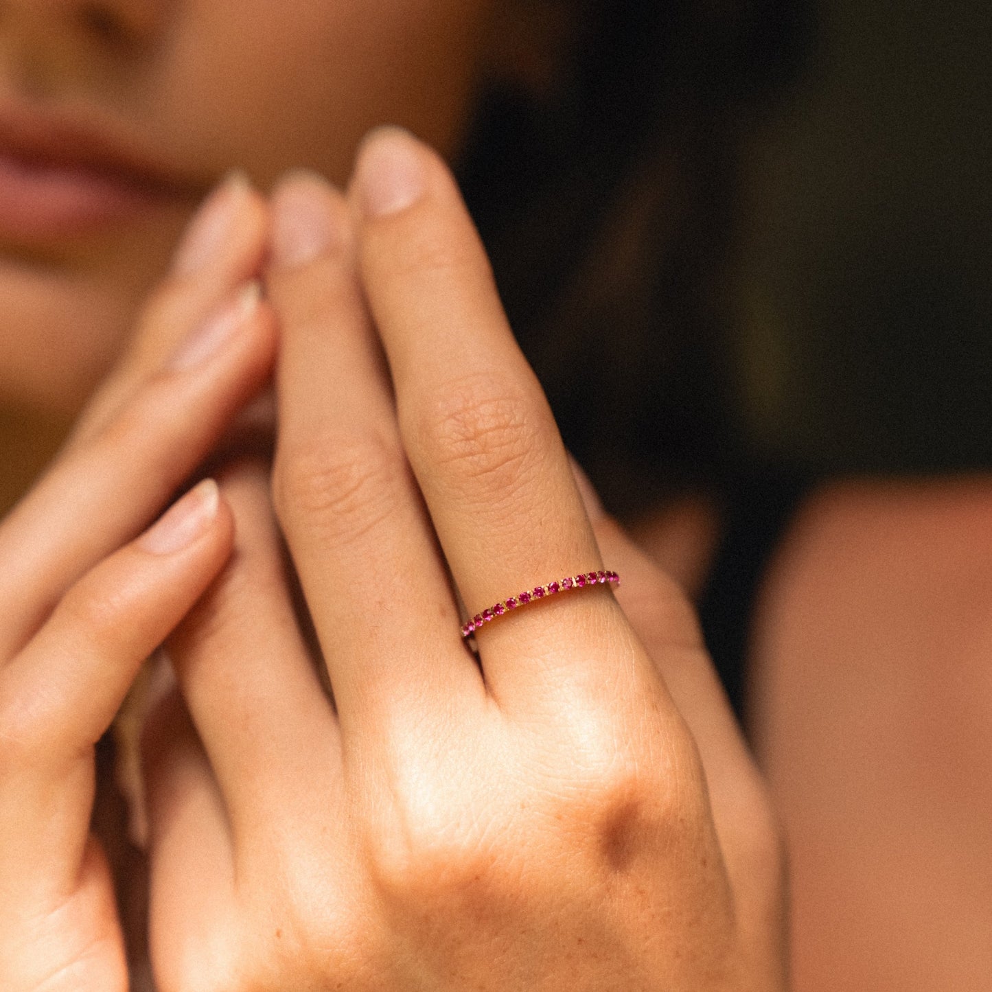 Damen Ring Bordeaux schmal mit ruby-farbenem Zirkon, wasserdicht