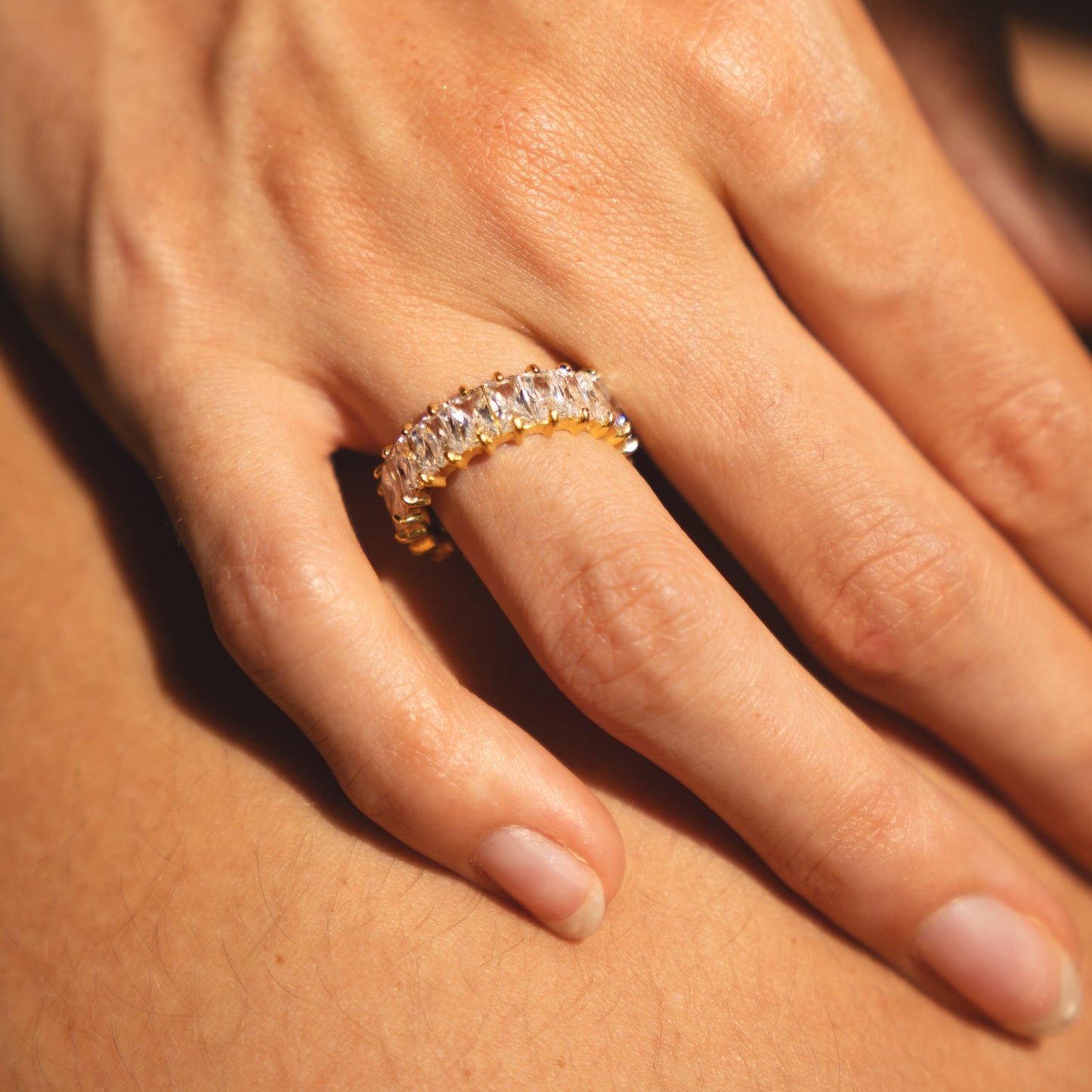 Damen Eternity Ring Gold mit rechteckigen Zirkonen 6,7 mm wasserdicht