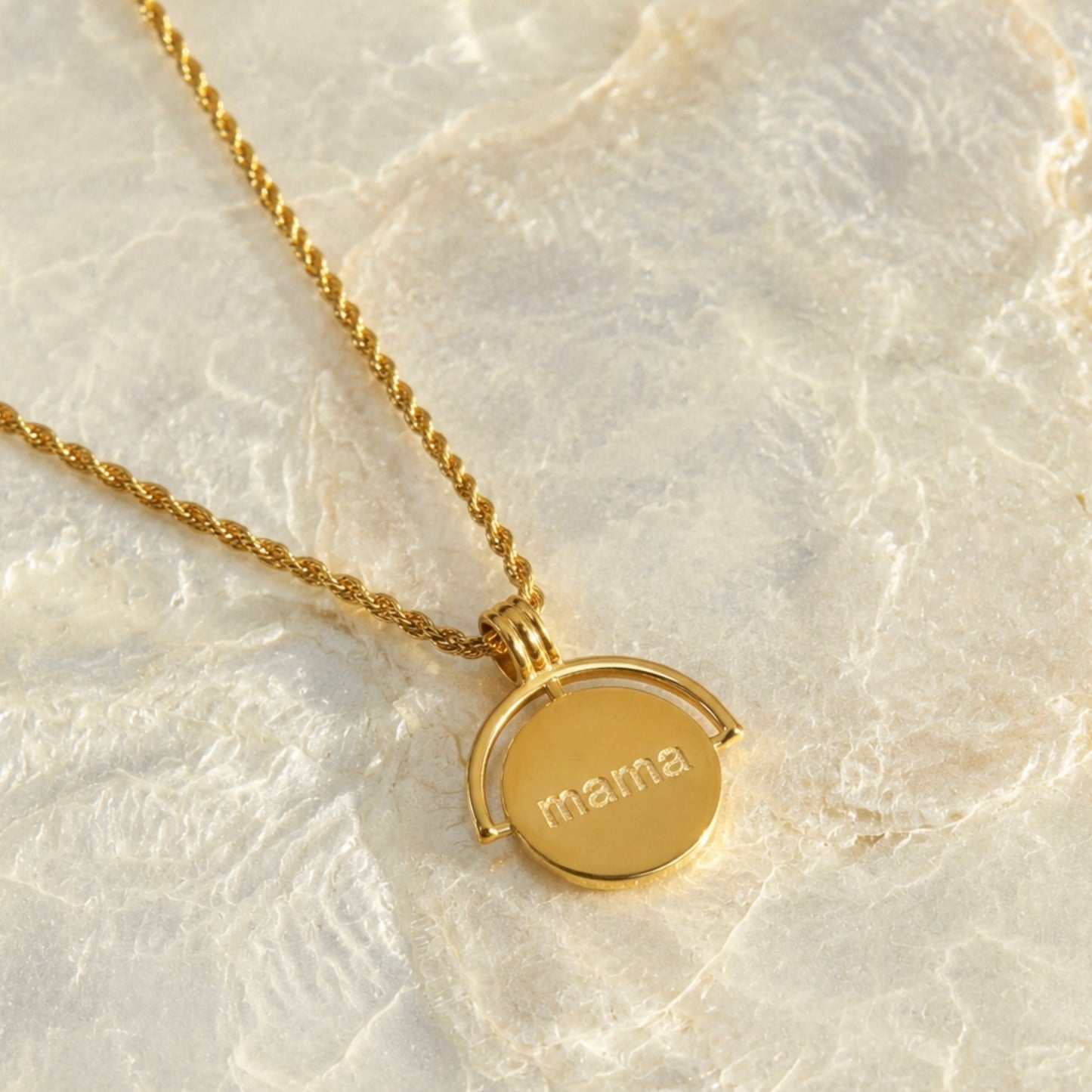 Damen Halskette Gold personalisiert mit Gravur, runder Anhänger, wasserfest