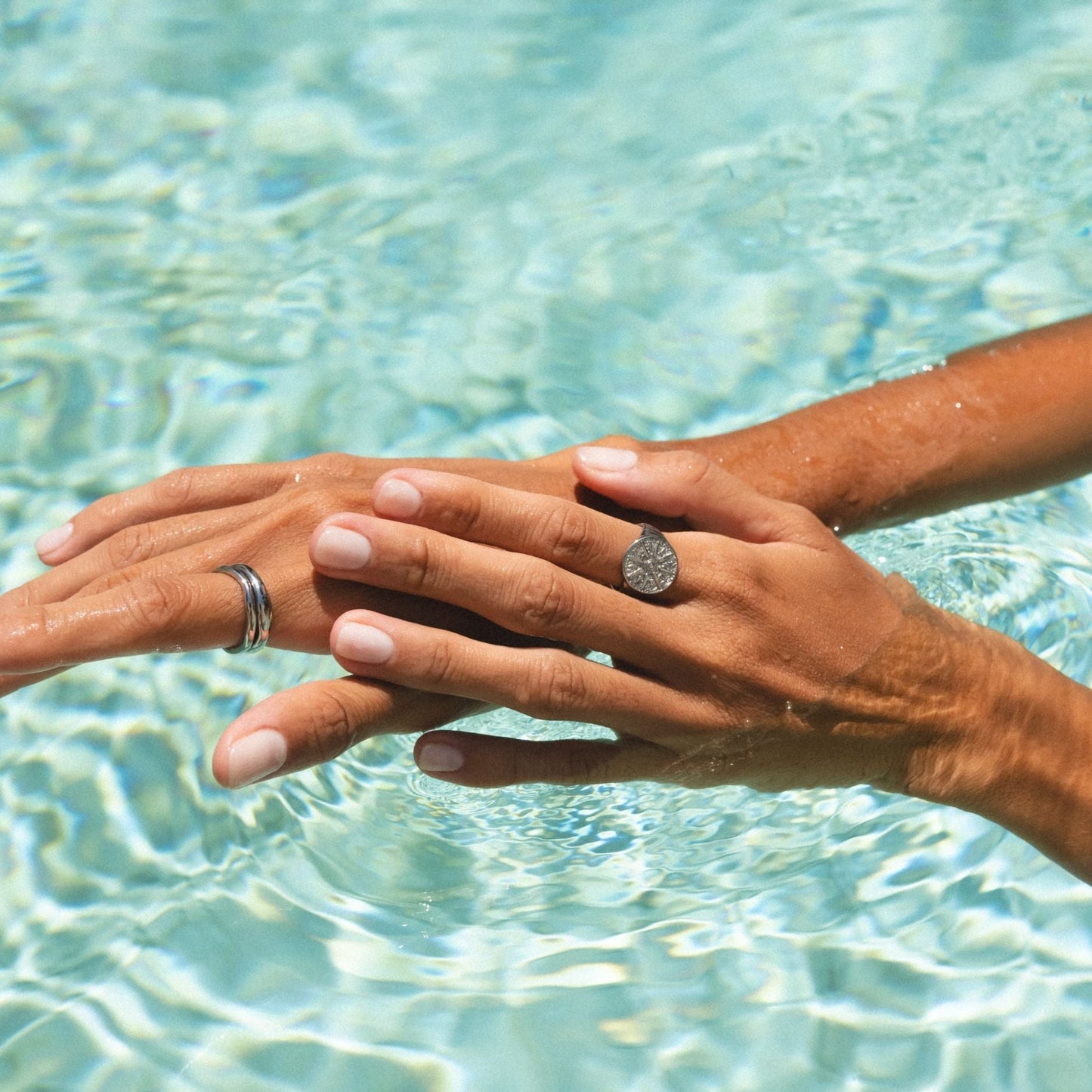 Goldener Ring Sonnenmotiv wasserfest schweißfest hypoallergen 18k PVD