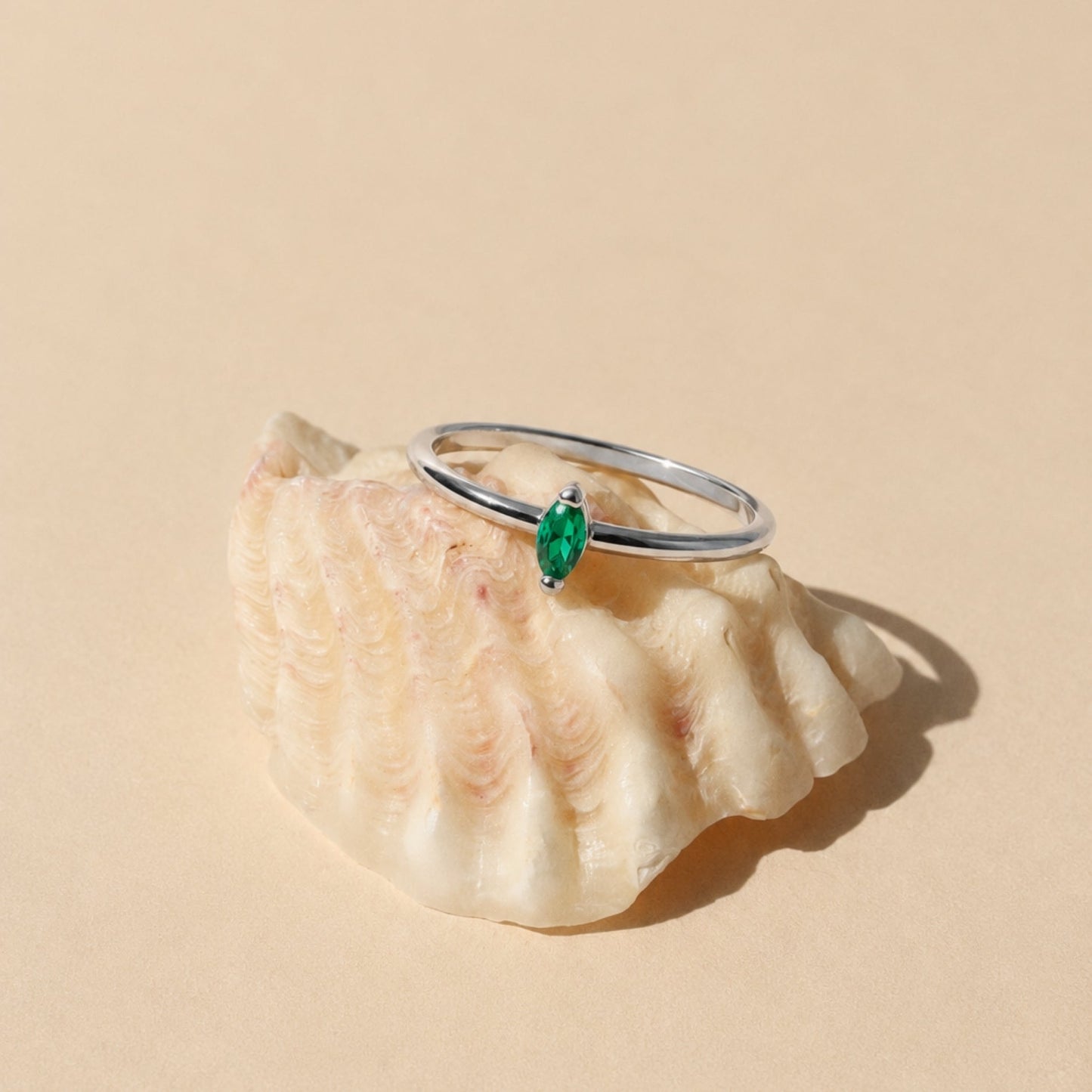 Damen Ring Gold Grün mit Zirkonia Stein, schmaler Edelstahlring wasserdicht
