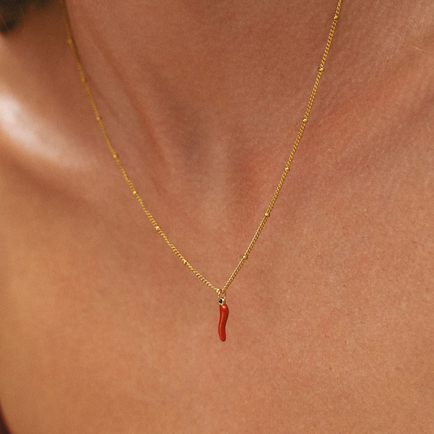 Damen Halskette Gold mit Chili Anhänger Rot wasserfest Edelstahl
