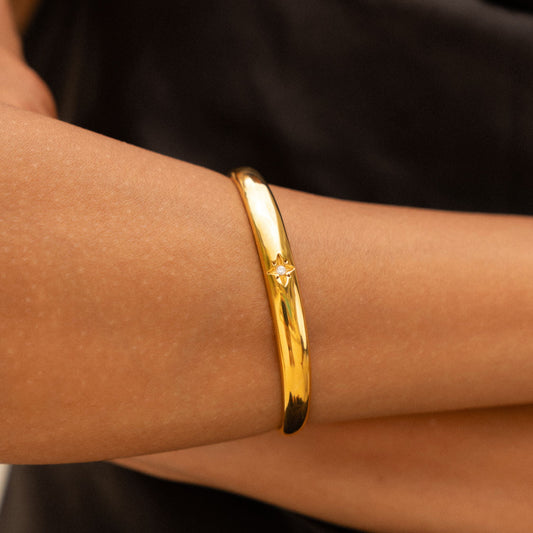 Damen Armreif Gold mit Sternmotiv und Zirkonsteinen wasserfest hypoallergen Edelstahl