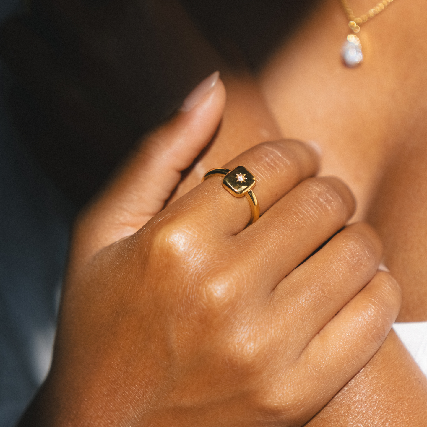Damen Ring Gold Sternenmotiv weißer Schmuckstein wasserfest