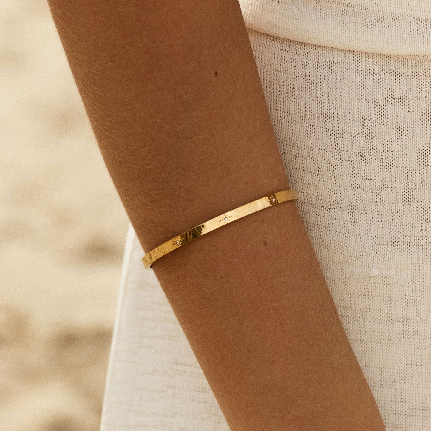 Damen Armreif Gold mit Sternmotiv und Zirkonsteinen verstellbar wasserfest hypoallergen