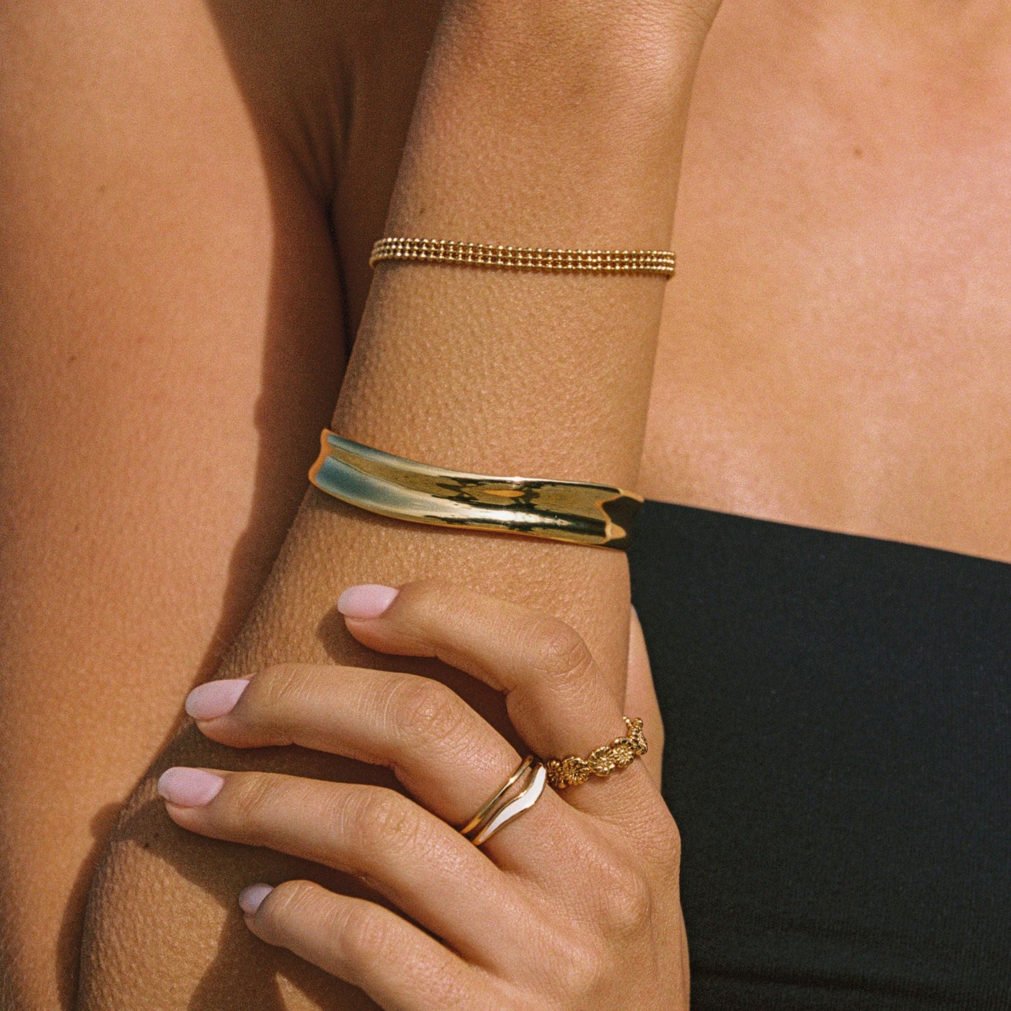 Damen Armreif Gold offen wasserfest hypoallergen Edelstahl Statement Design