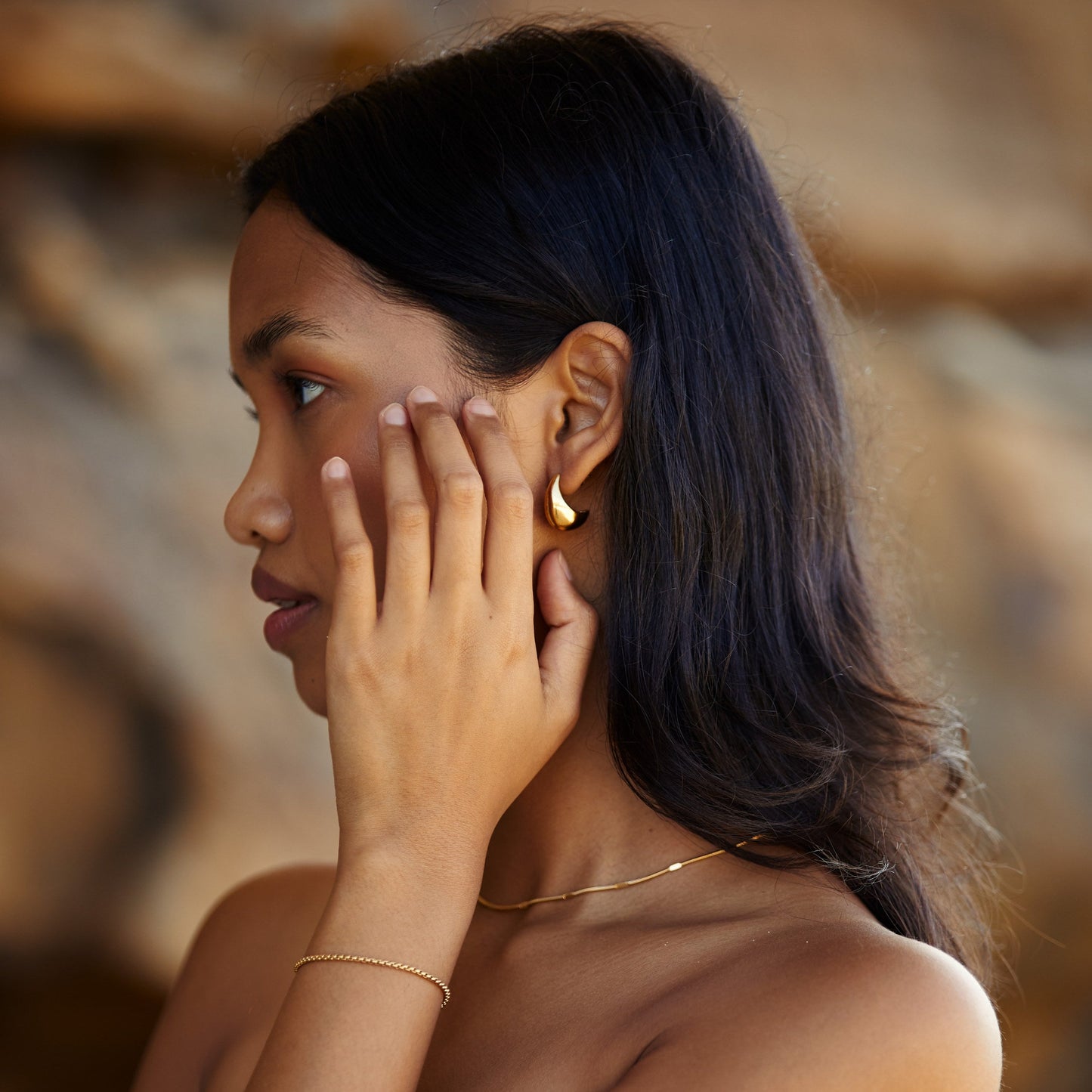 Damen Creolen Gold Tropfenform wasserdicht hypoallergen elegant