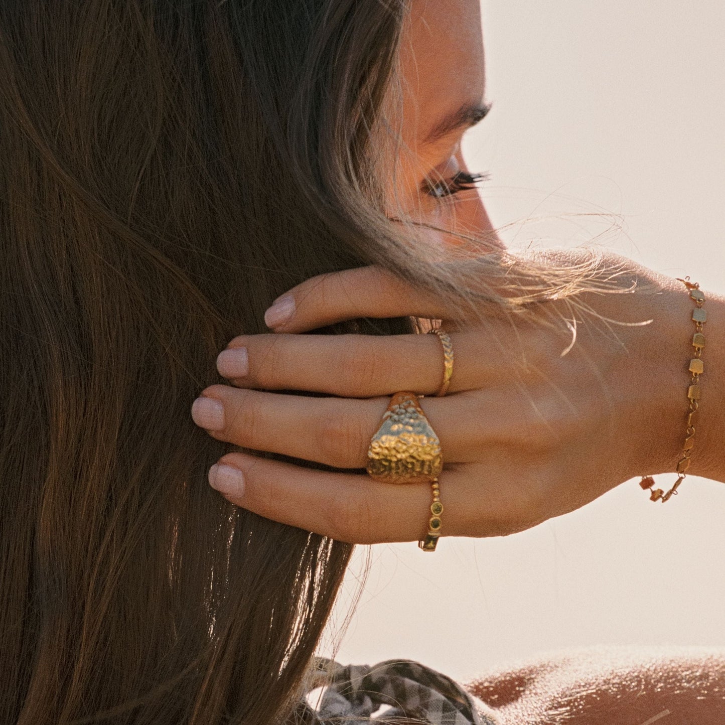 Damen Ring Gold strukturierte Oberfläche Edelstahl wasserfest hypoallergen 18k PVD beschichtet