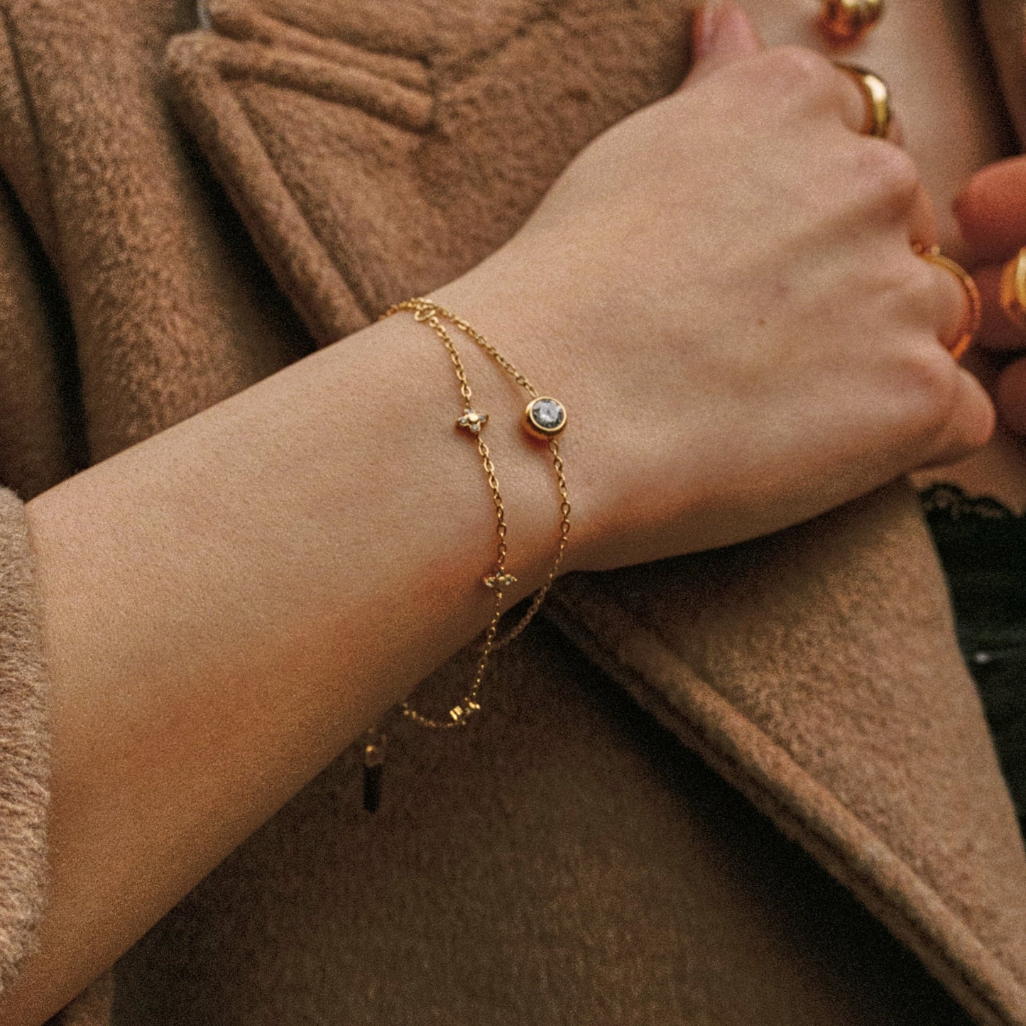 Damen Armband Gold mit Kleeblatt Anhänger und weißem Zirkon wasserfest hypoallergen