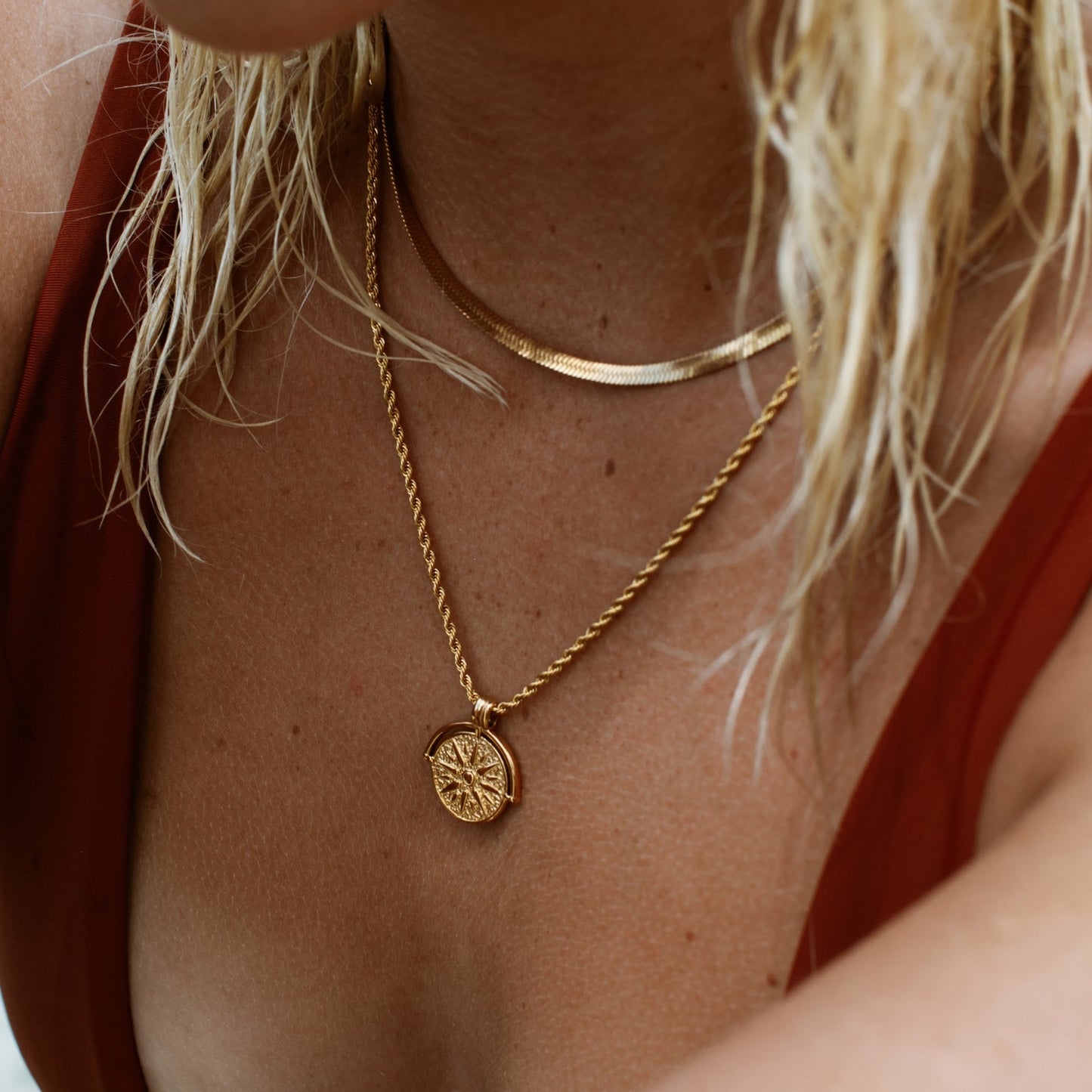 Damen Sonnen Halskette Gold Rope Chain wasserfest hypoallergen Anhänger