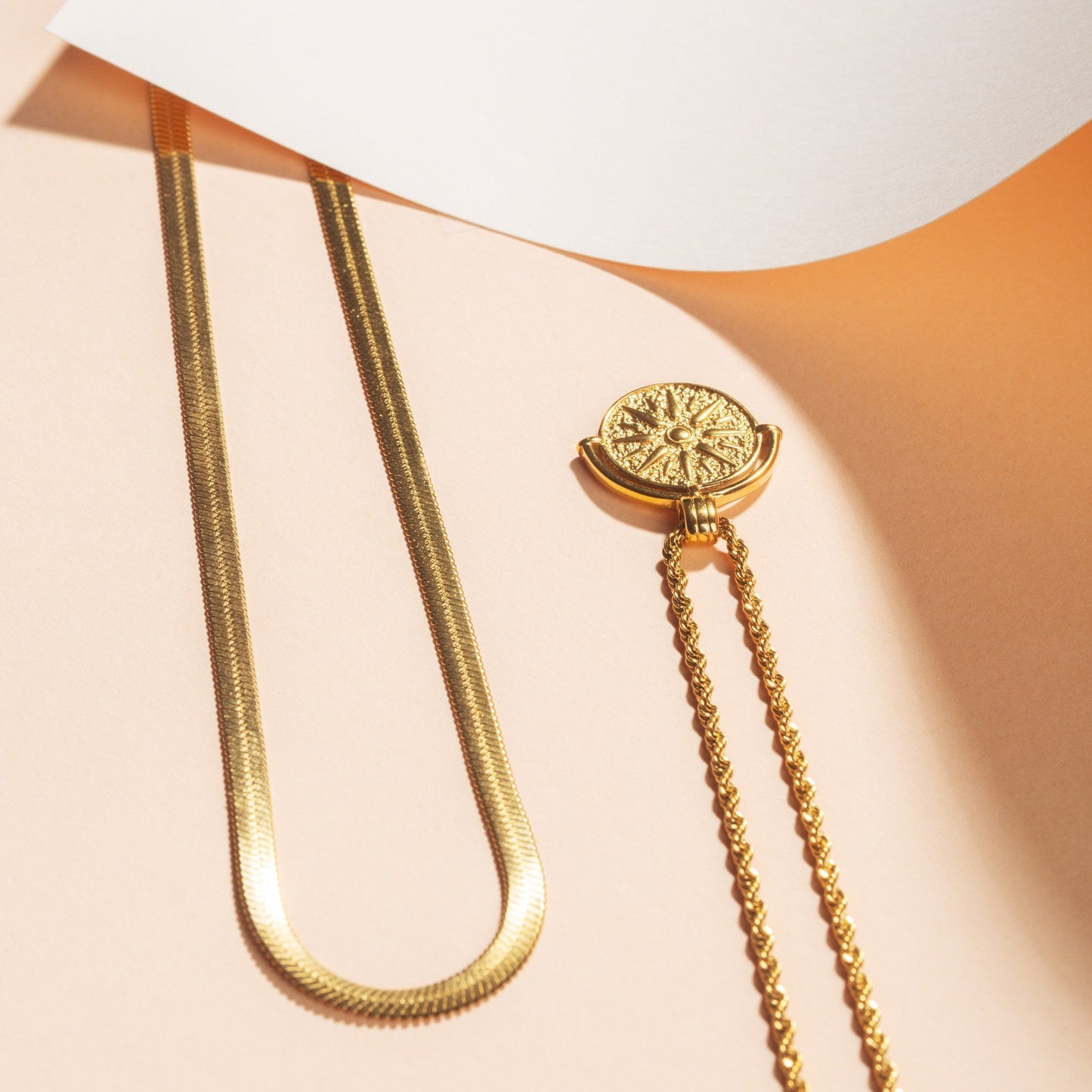 Damen Schmuckset Gold Herringbone Choker Sonnenanhänger Halskette wasserfest 2-teilig